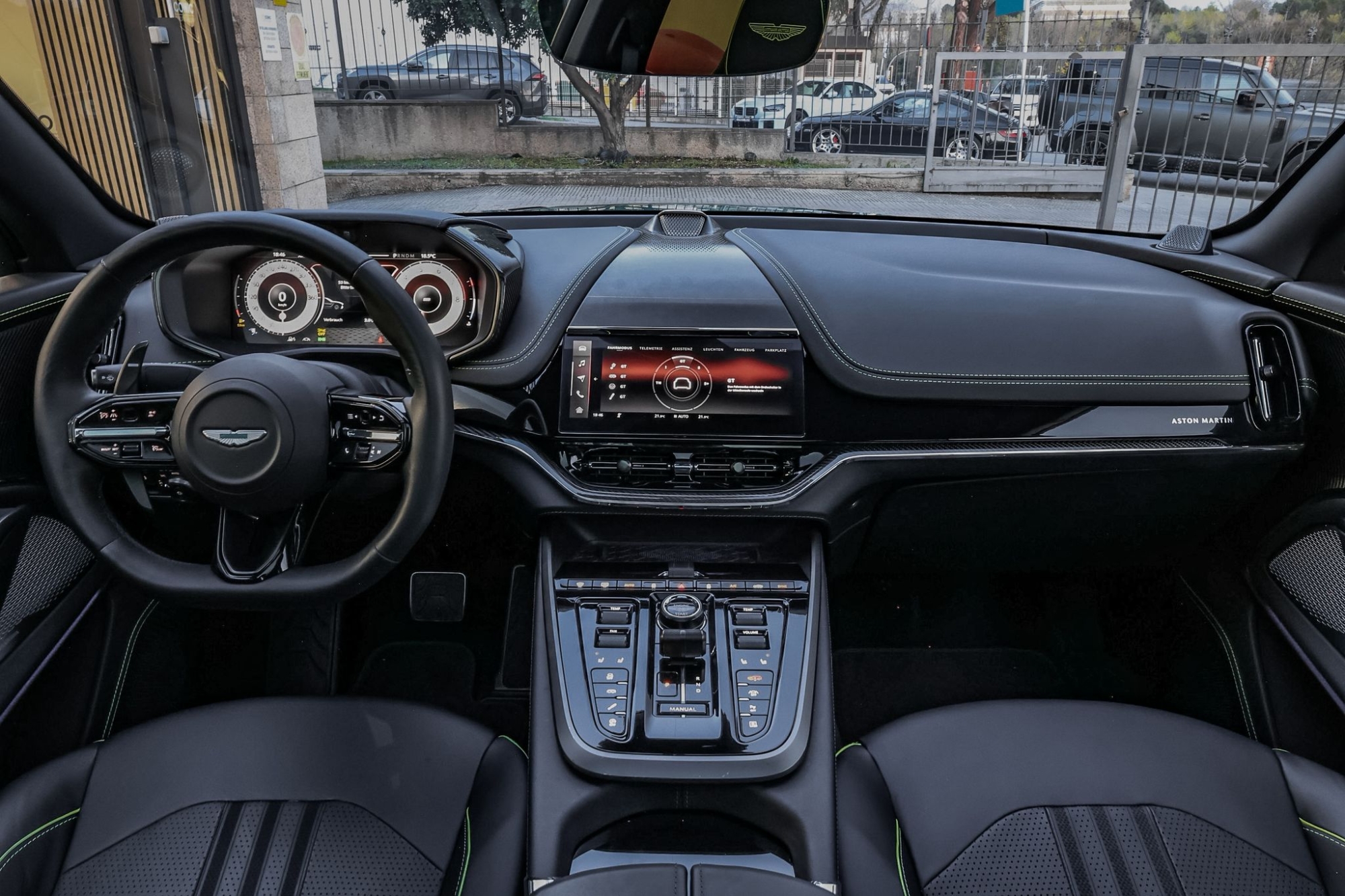 ASTON MARTIN DBX 707 AMR24