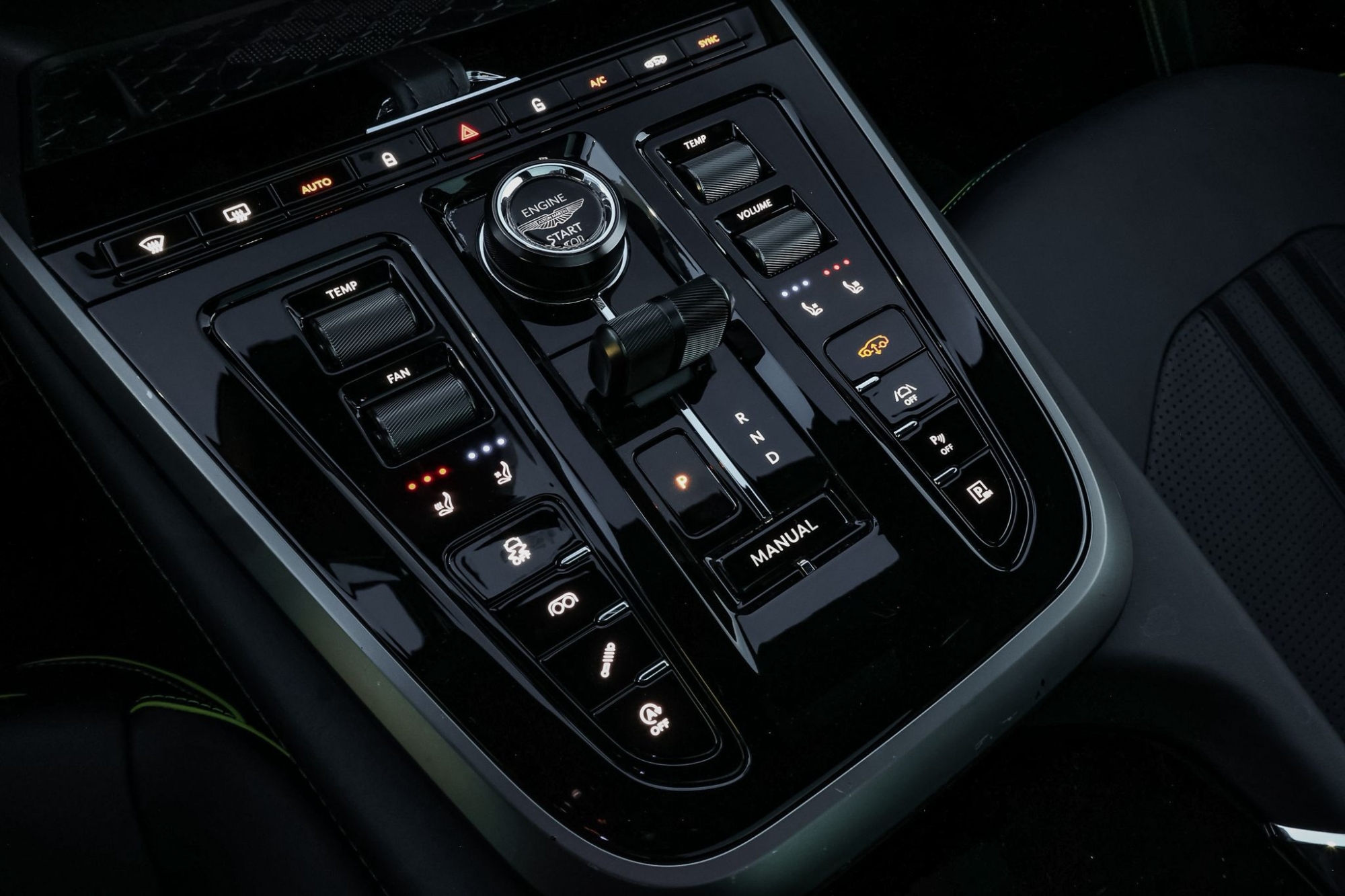 ASTON MARTIN DBX 707 AMR24