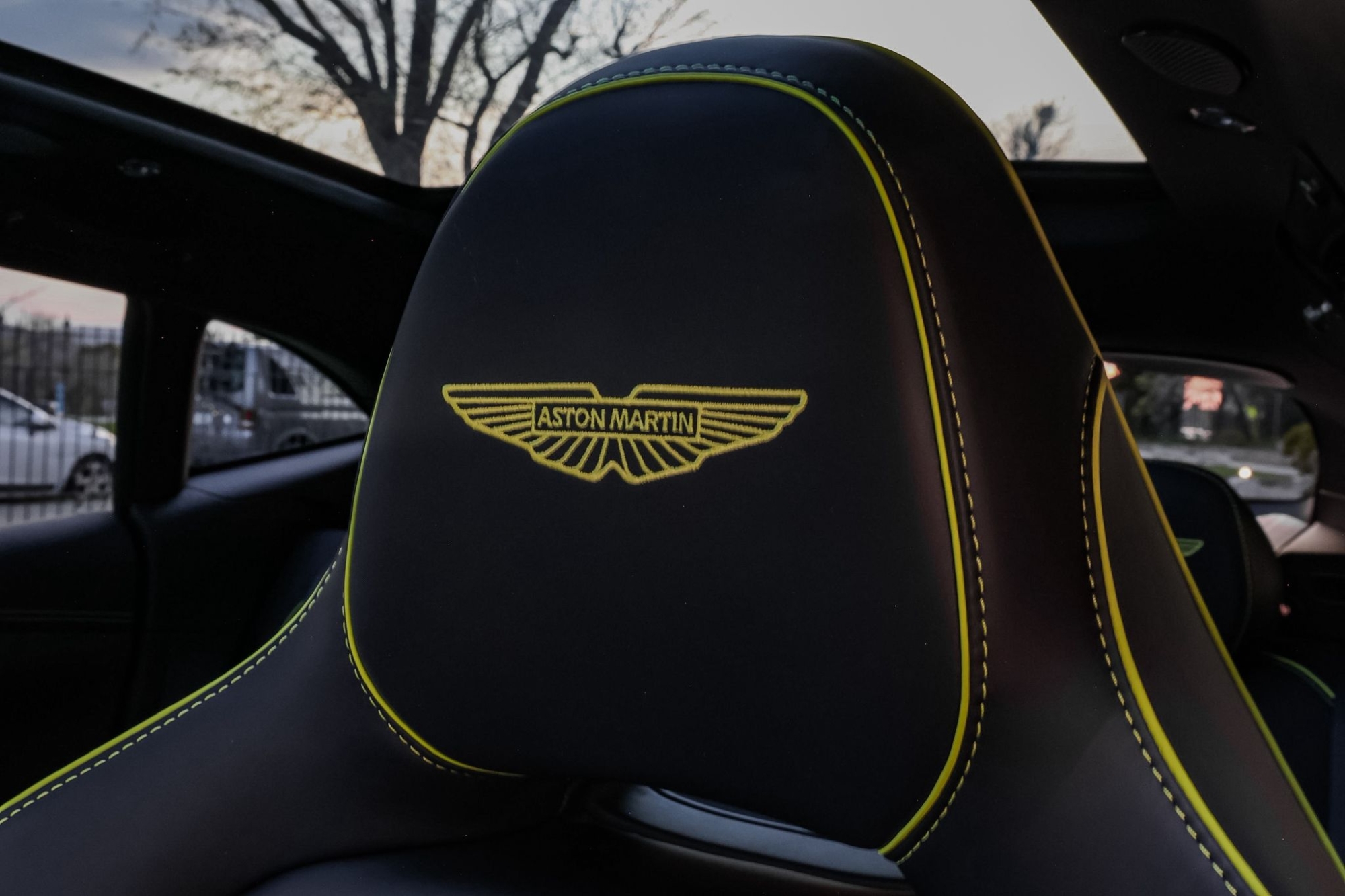ASTON MARTIN DBX 707 AMR24