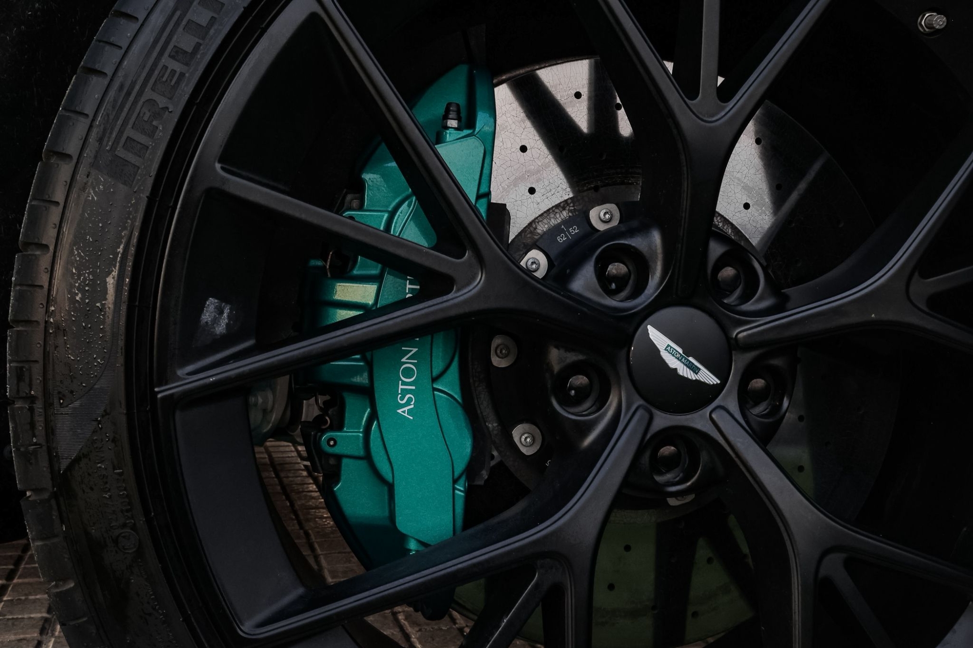 ASTON MARTIN DBX 707 AMR24