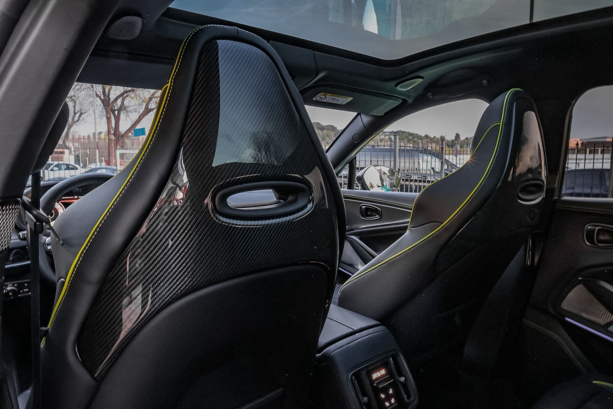 ASTON MARTIN DBX 707 AMR24