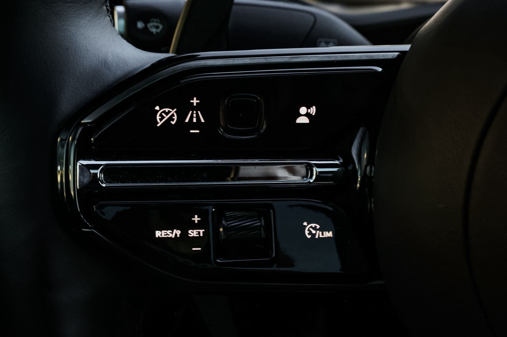 ASTON MARTIN DBX 707 AMR24