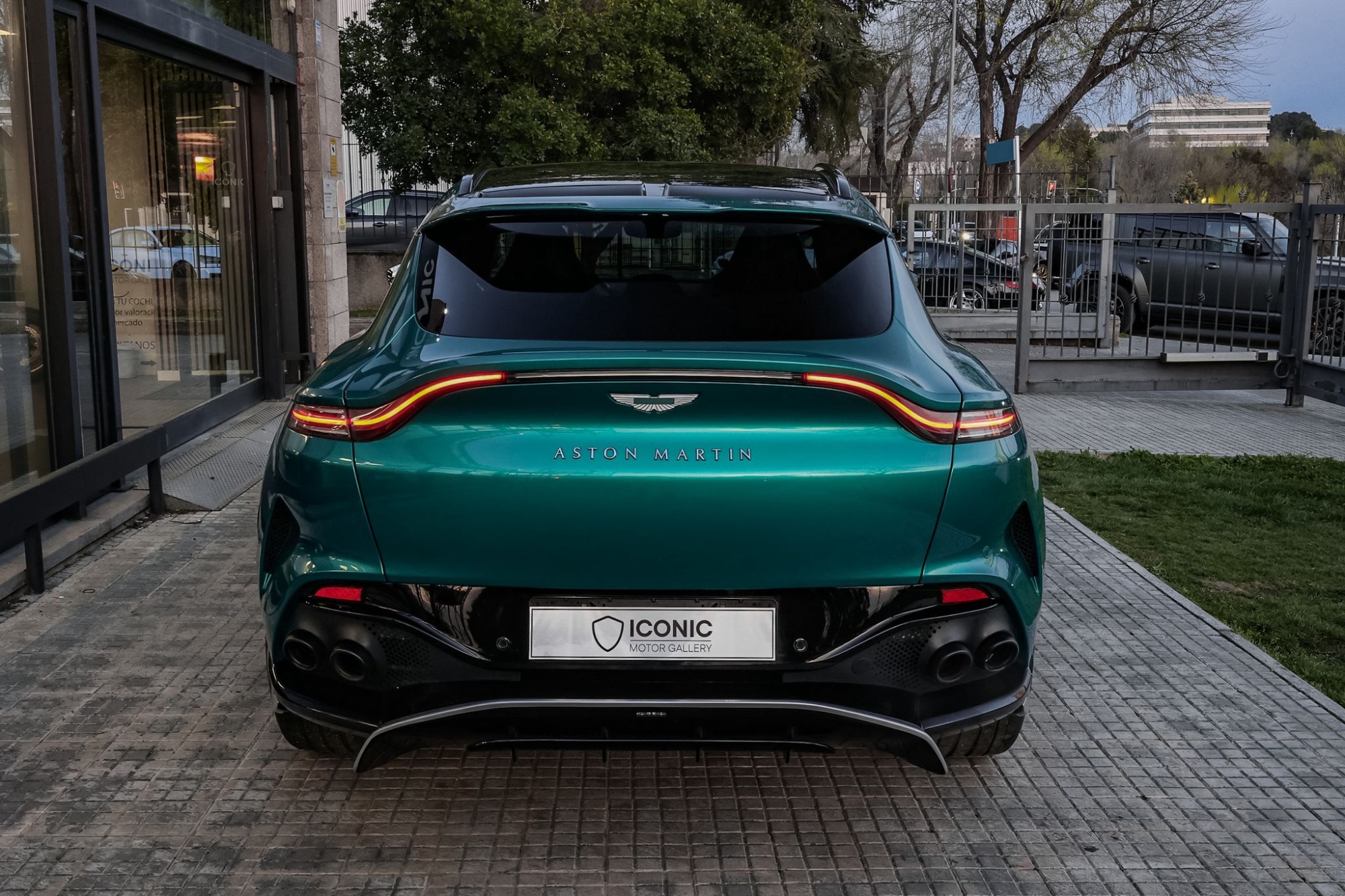 ASTON MARTIN DBX 707 AMR24