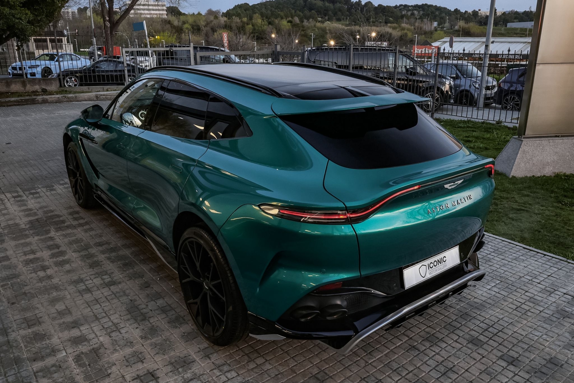 ASTON MARTIN DBX 707 AMR24