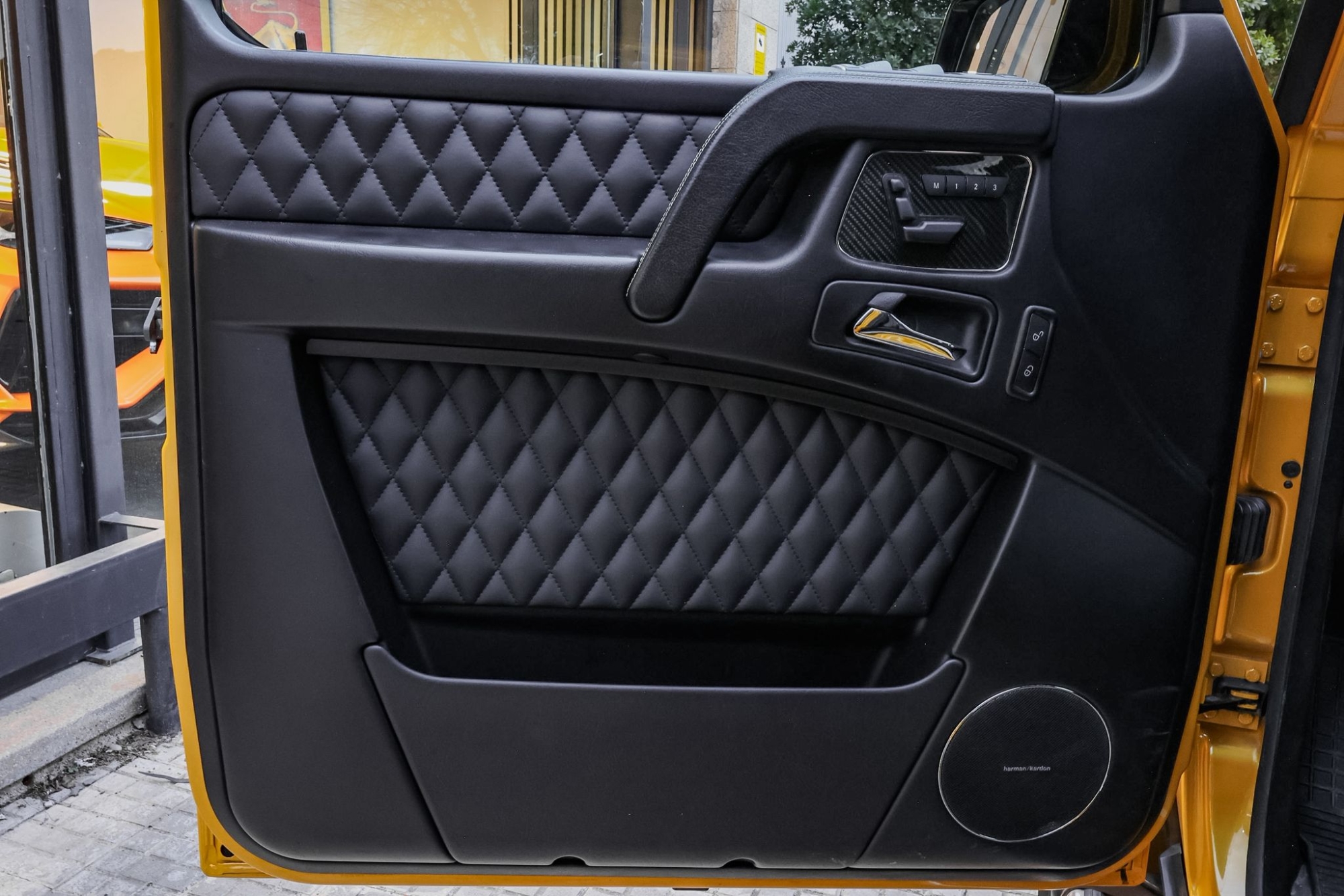 MERCEDES-BENZ G63 AMG SOLARBEAM EDITION