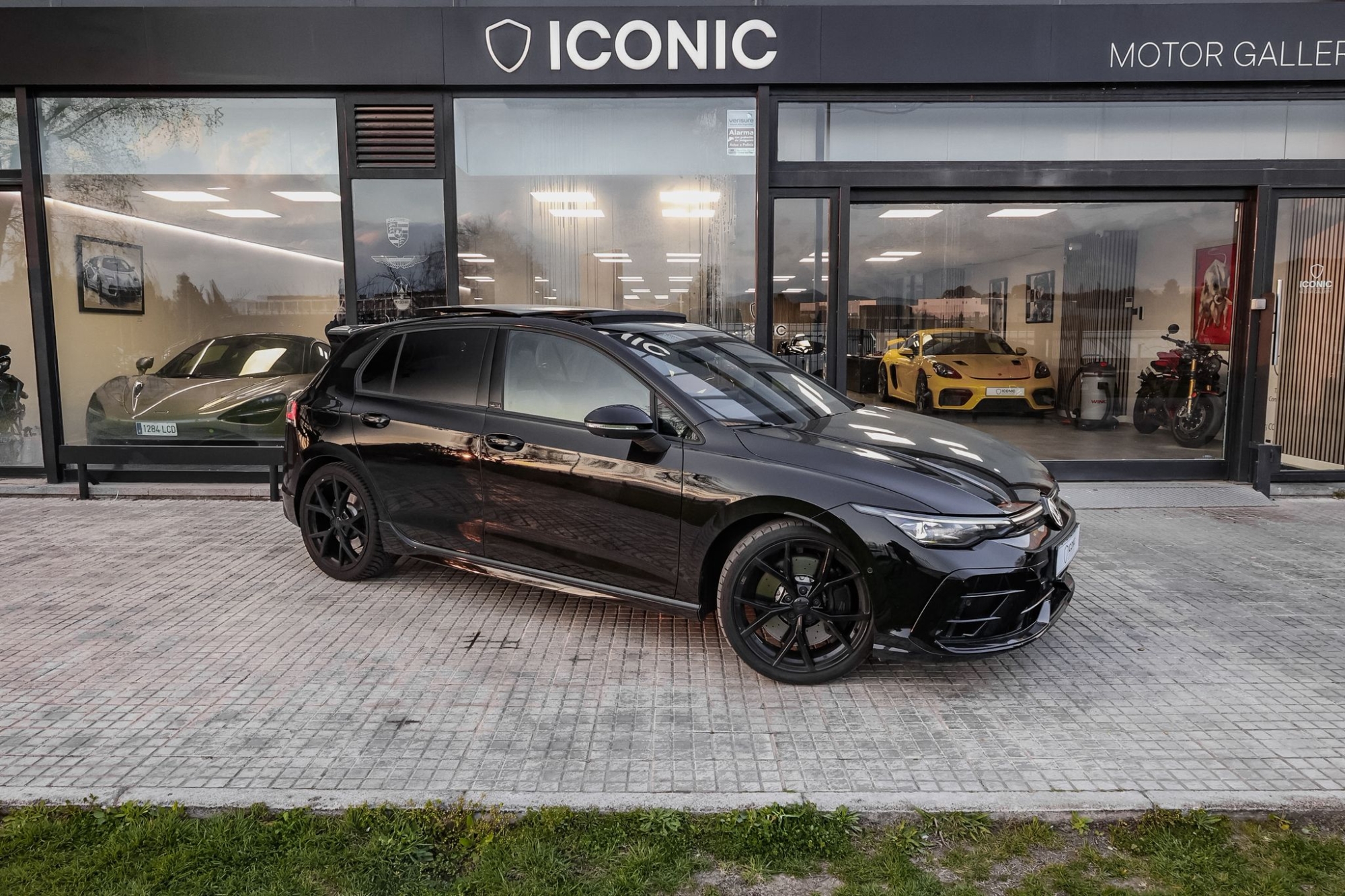 VOLKSWAGEN GOLF 8.5 R