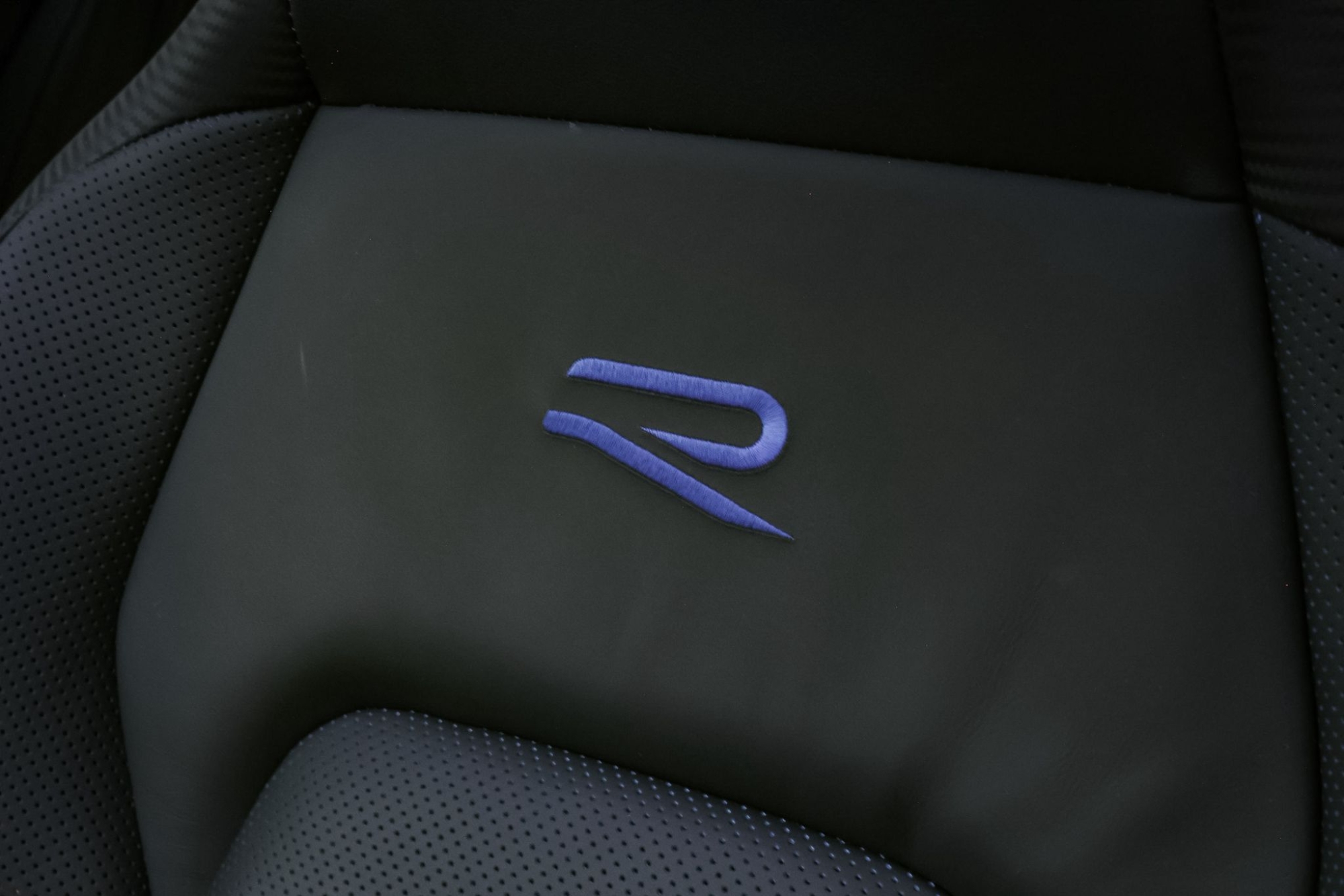 VOLKSWAGEN GOLF 8.5 R