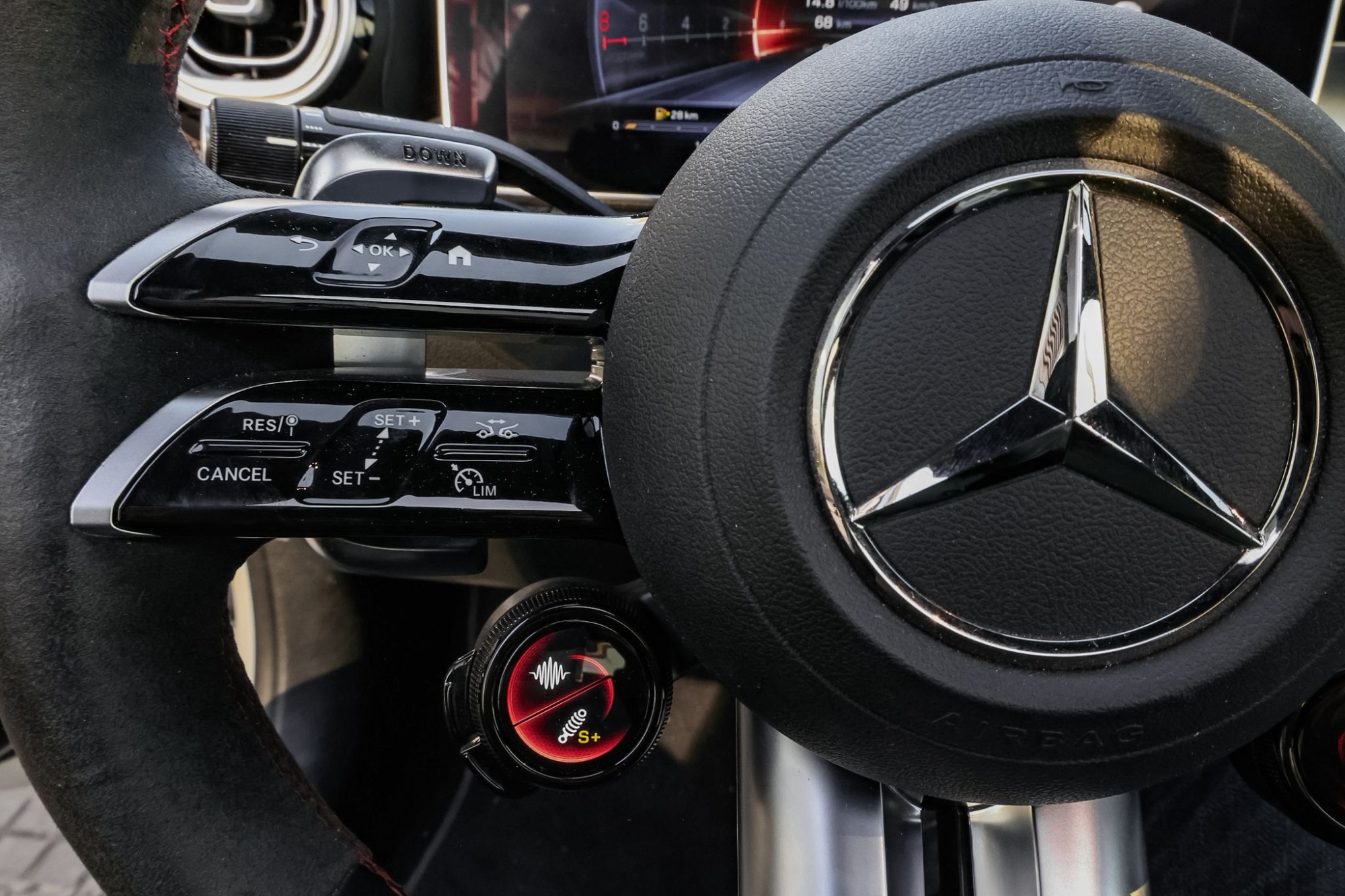 MERCEDES-BENZ AMG C63 S E PERFORMANCE 4MATIC+ F1 EDITION 