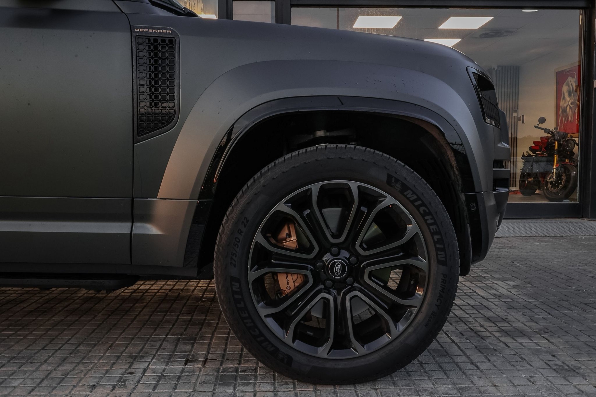 LAND ROVER DEFENDER OCTA EDITION ONE