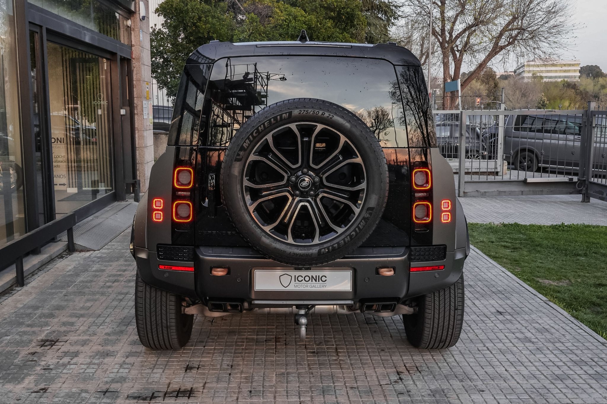 LAND ROVER DEFENDER OCTA EDITION ONE