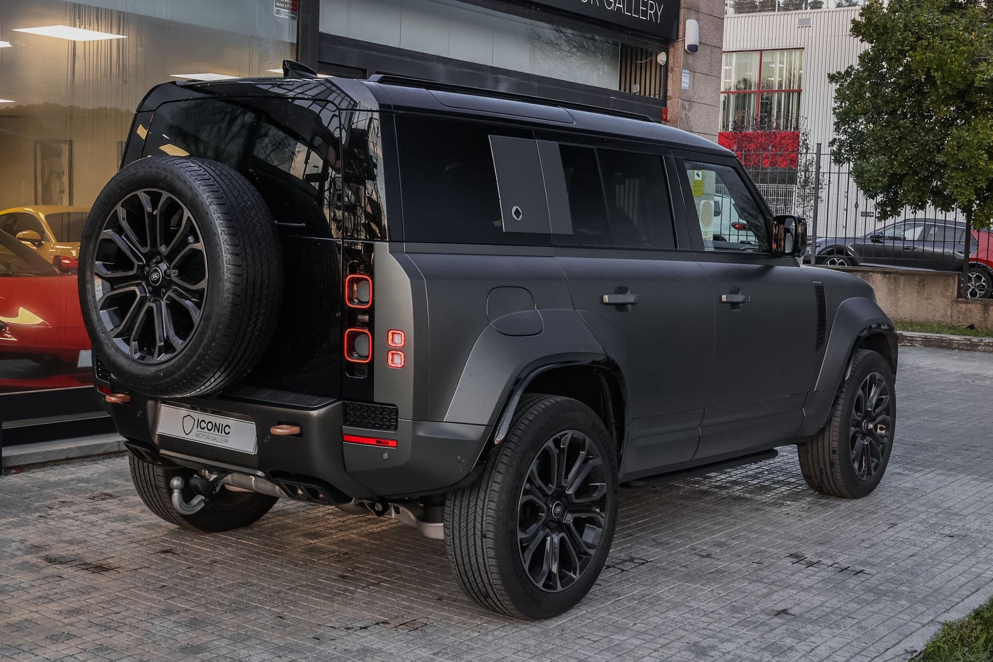 LAND ROVER DEFENDER OCTA EDITION ONE