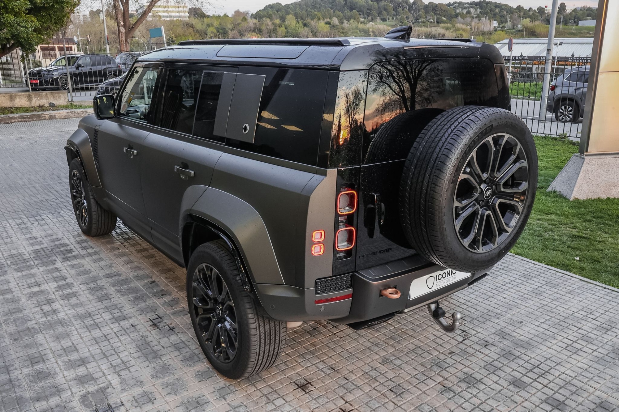 LAND ROVER DEFENDER OCTA EDITION ONE