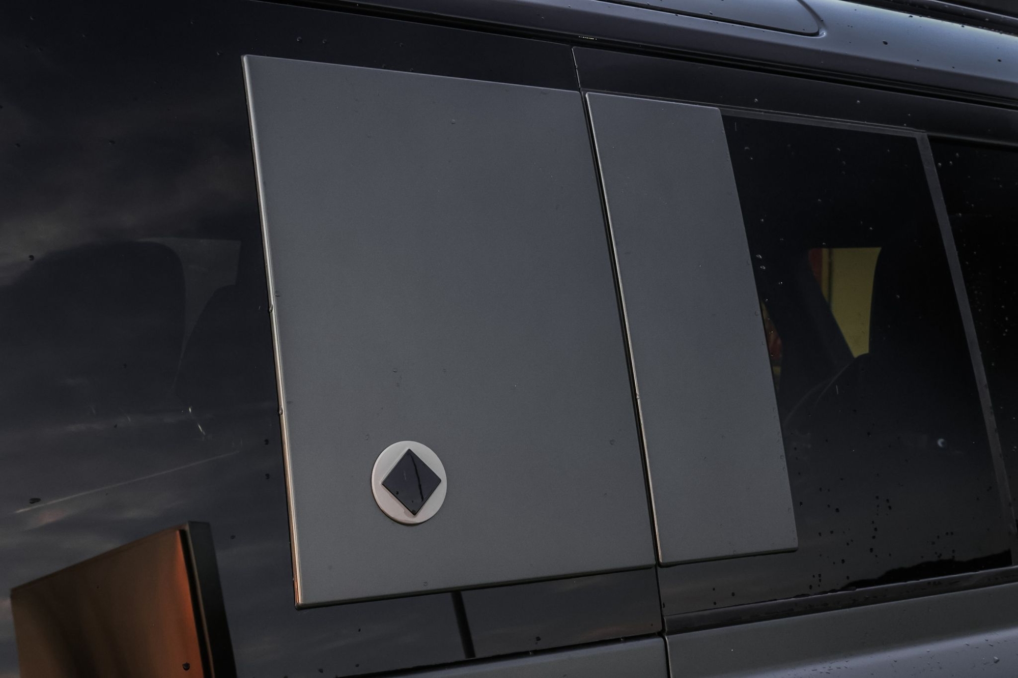 LAND ROVER DEFENDER OCTA EDITION ONE