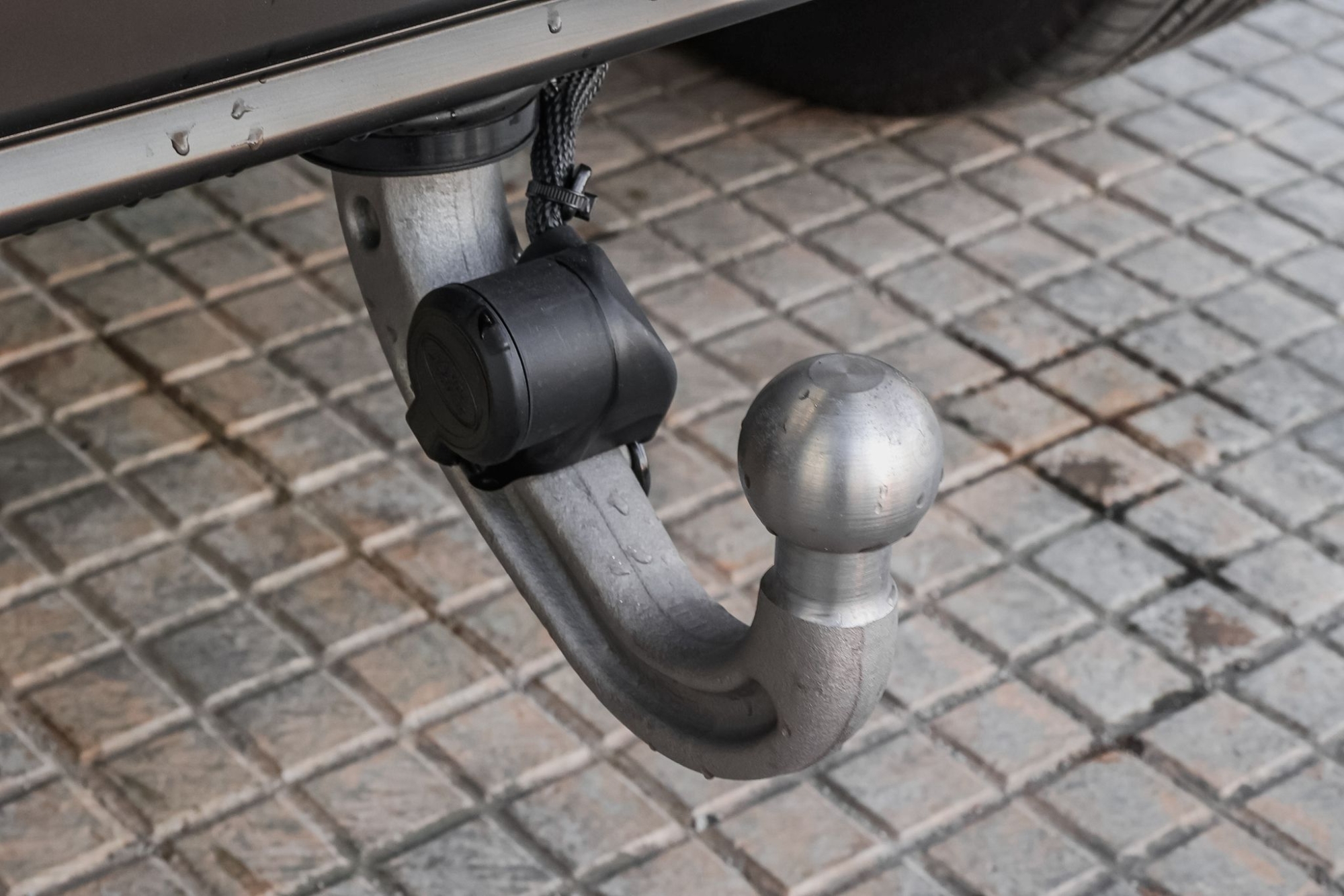 LAND ROVER DEFENDER OCTA EDITION ONE