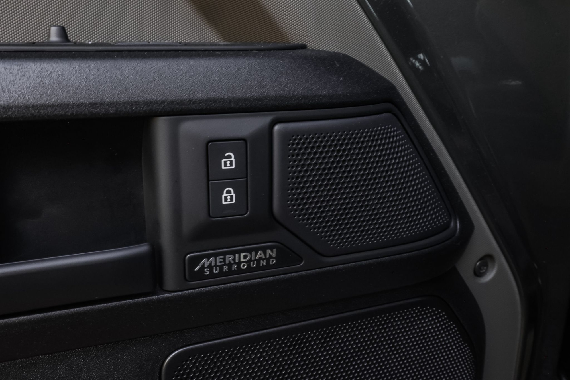 LAND ROVER DEFENDER OCTA EDITION ONE