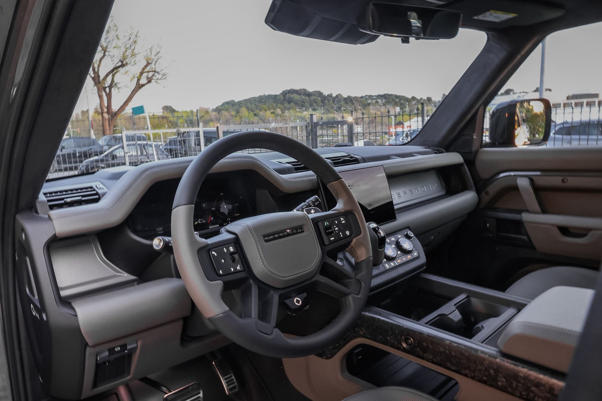 LAND ROVER DEFENDER OCTA EDITION ONE