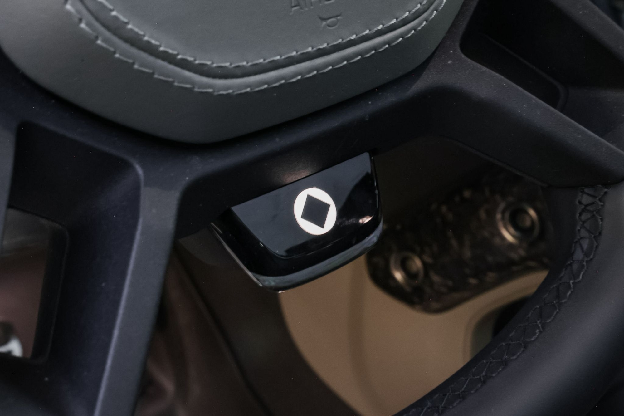 LAND ROVER DEFENDER OCTA EDITION ONE