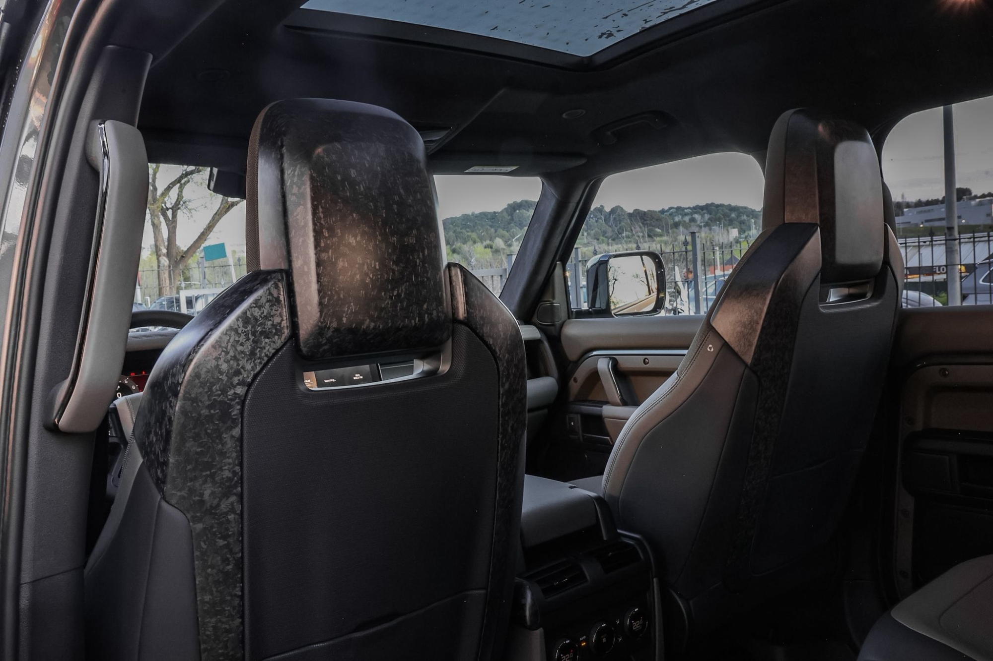 LAND ROVER DEFENDER OCTA EDITION ONE