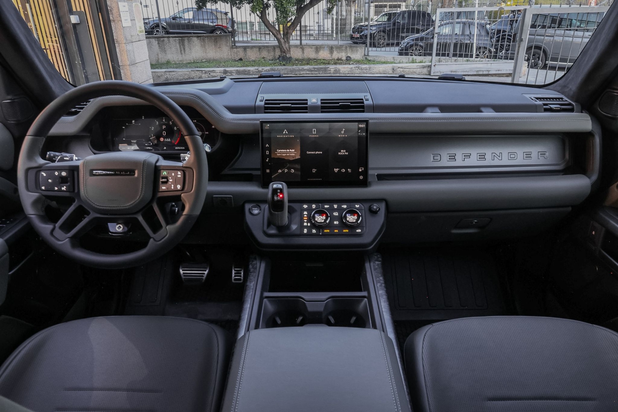 LAND ROVER DEFENDER OCTA EDITION ONE