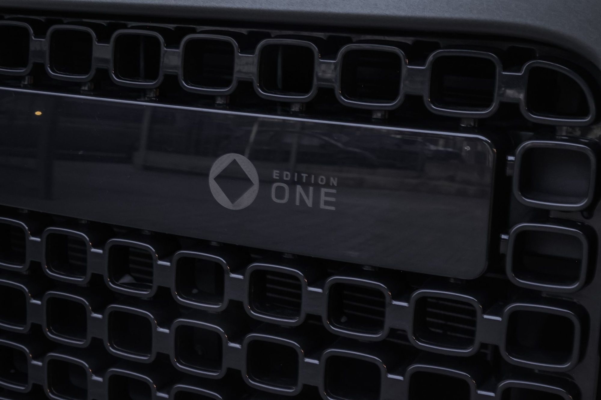 LAND ROVER DEFENDER OCTA EDITION ONE