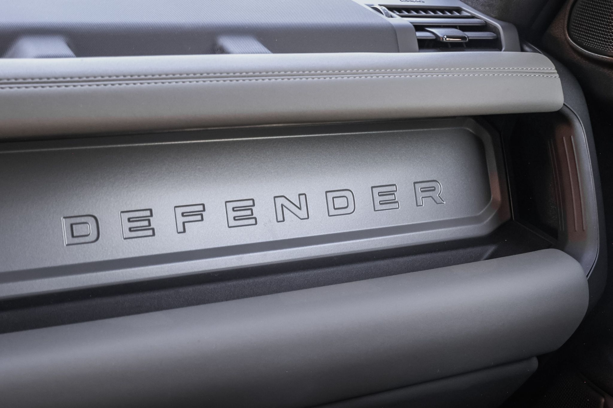 LAND ROVER DEFENDER OCTA EDITION ONE