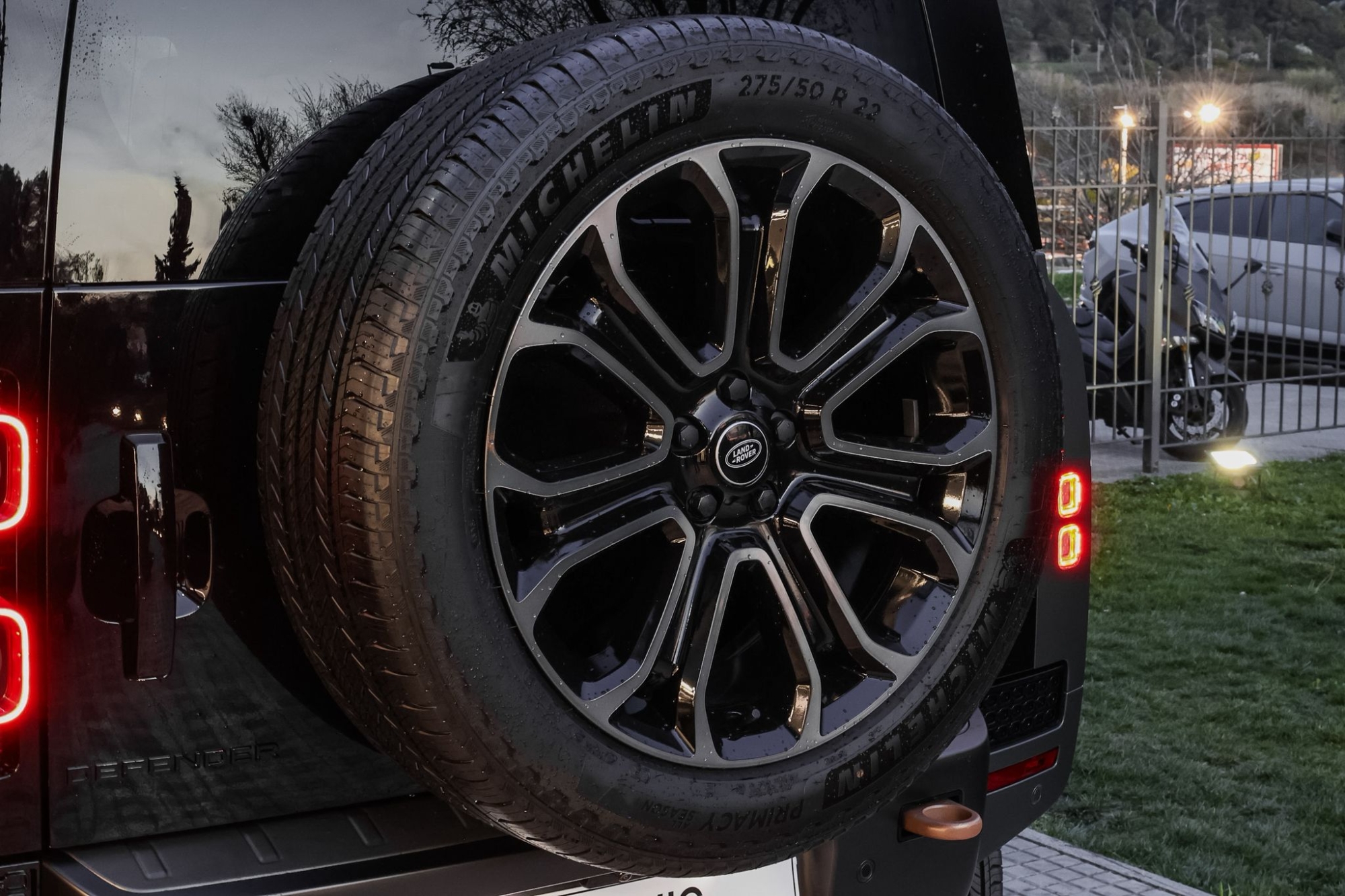 LAND ROVER DEFENDER OCTA EDITION ONE