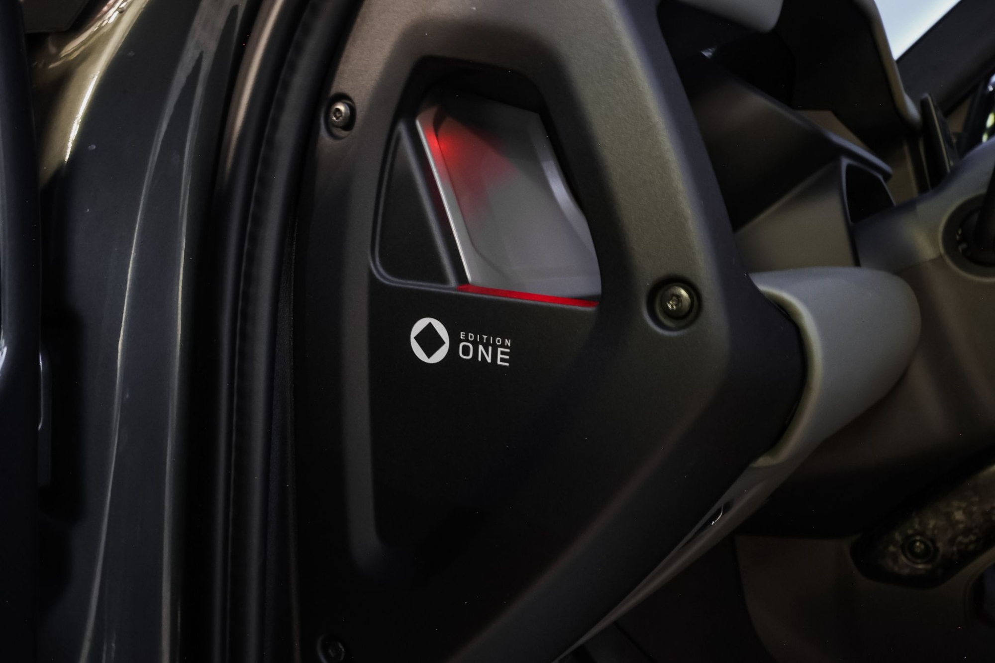 LAND ROVER DEFENDER OCTA EDITION ONE