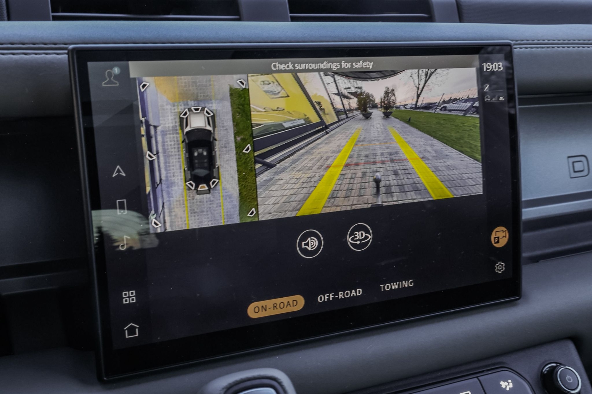 LAND ROVER DEFENDER OCTA EDITION ONE