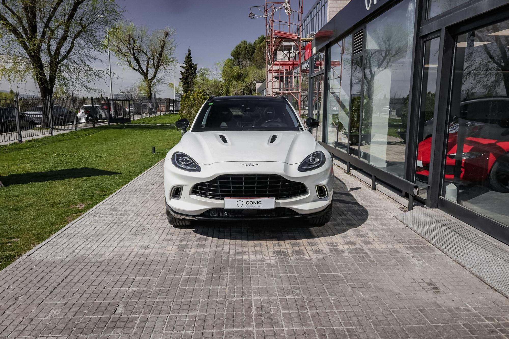 ASTON MARTIN DBX