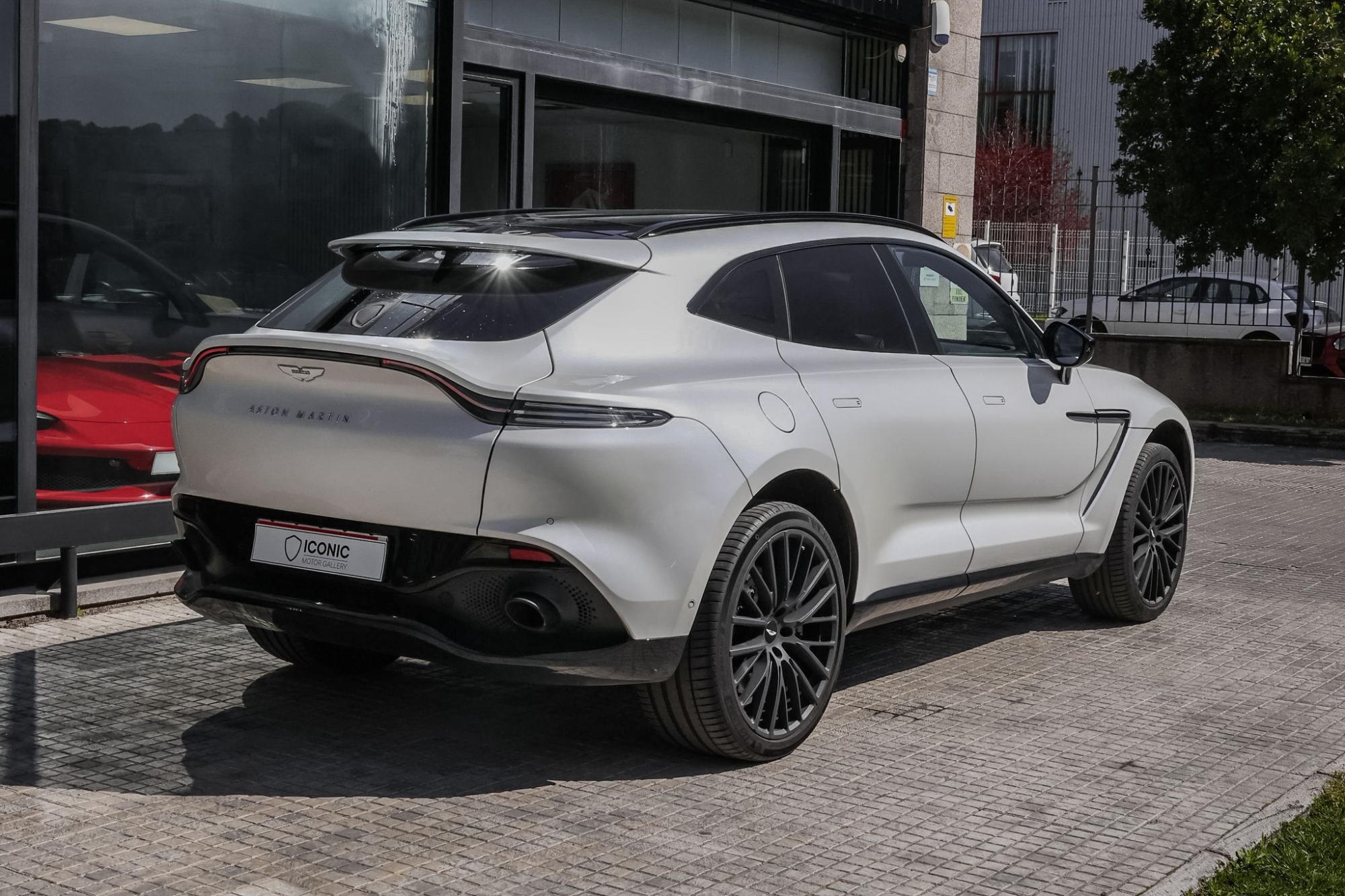 ASTON MARTIN DBX