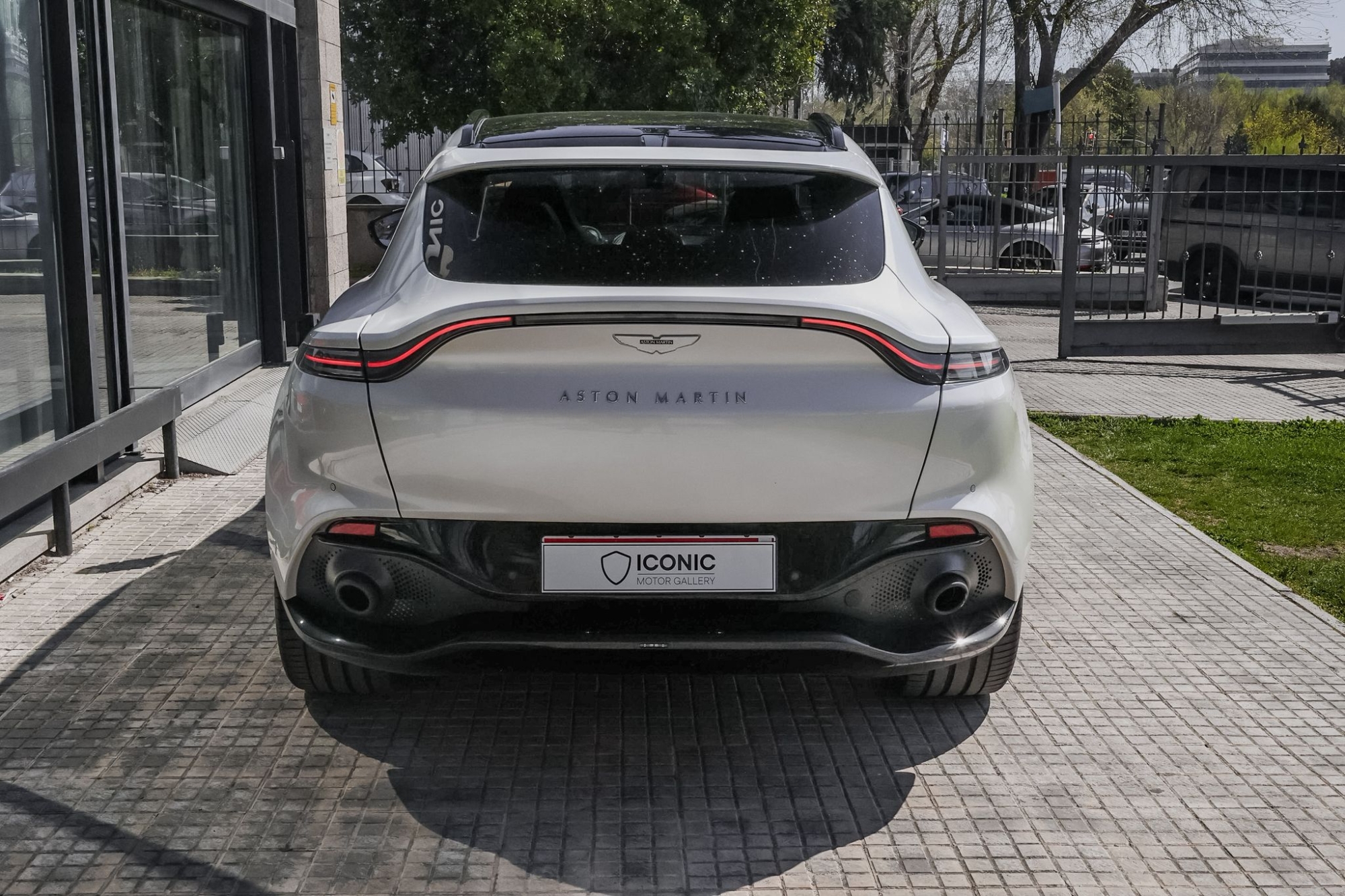 ASTON MARTIN DBX