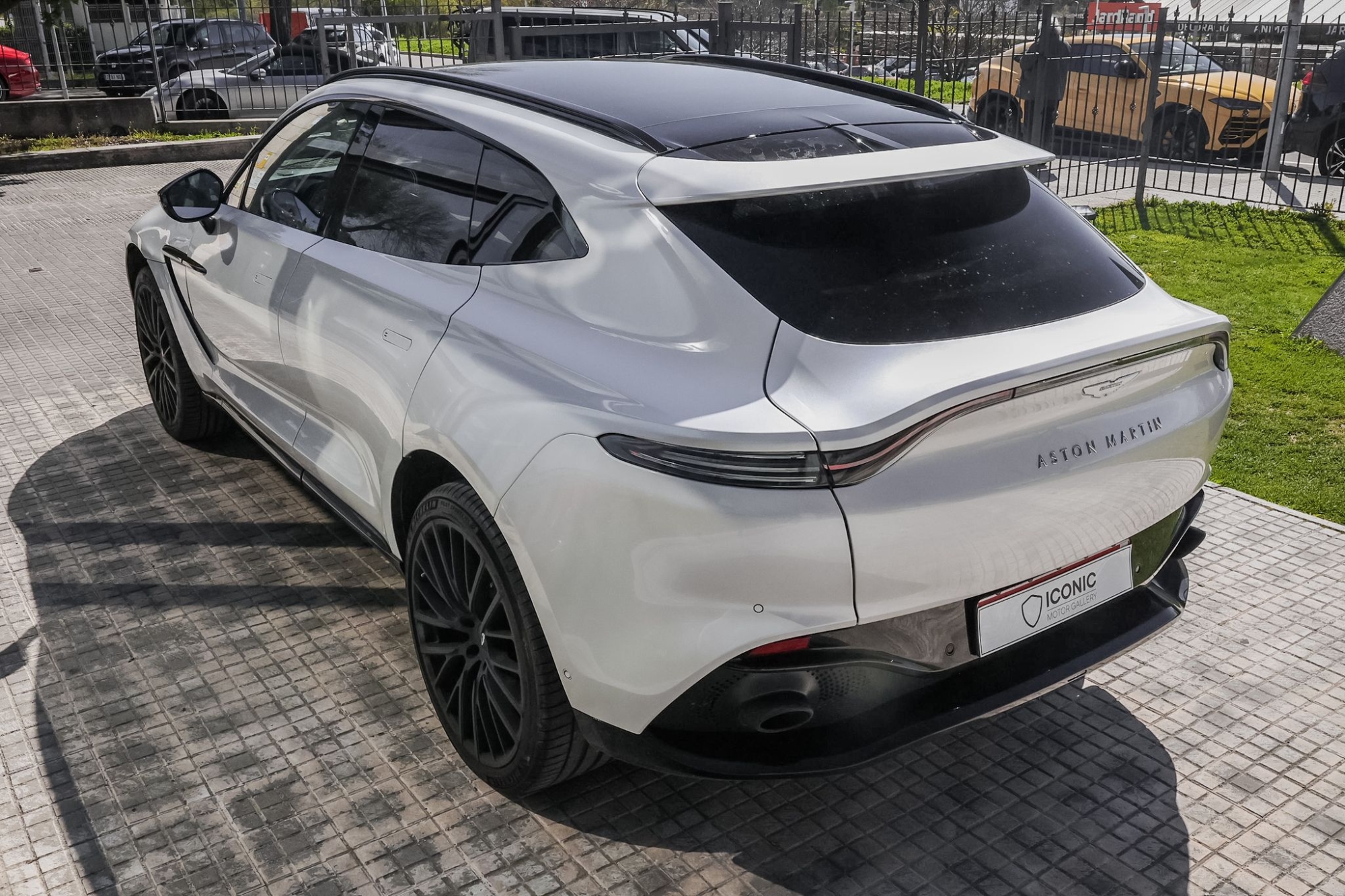 ASTON MARTIN DBX