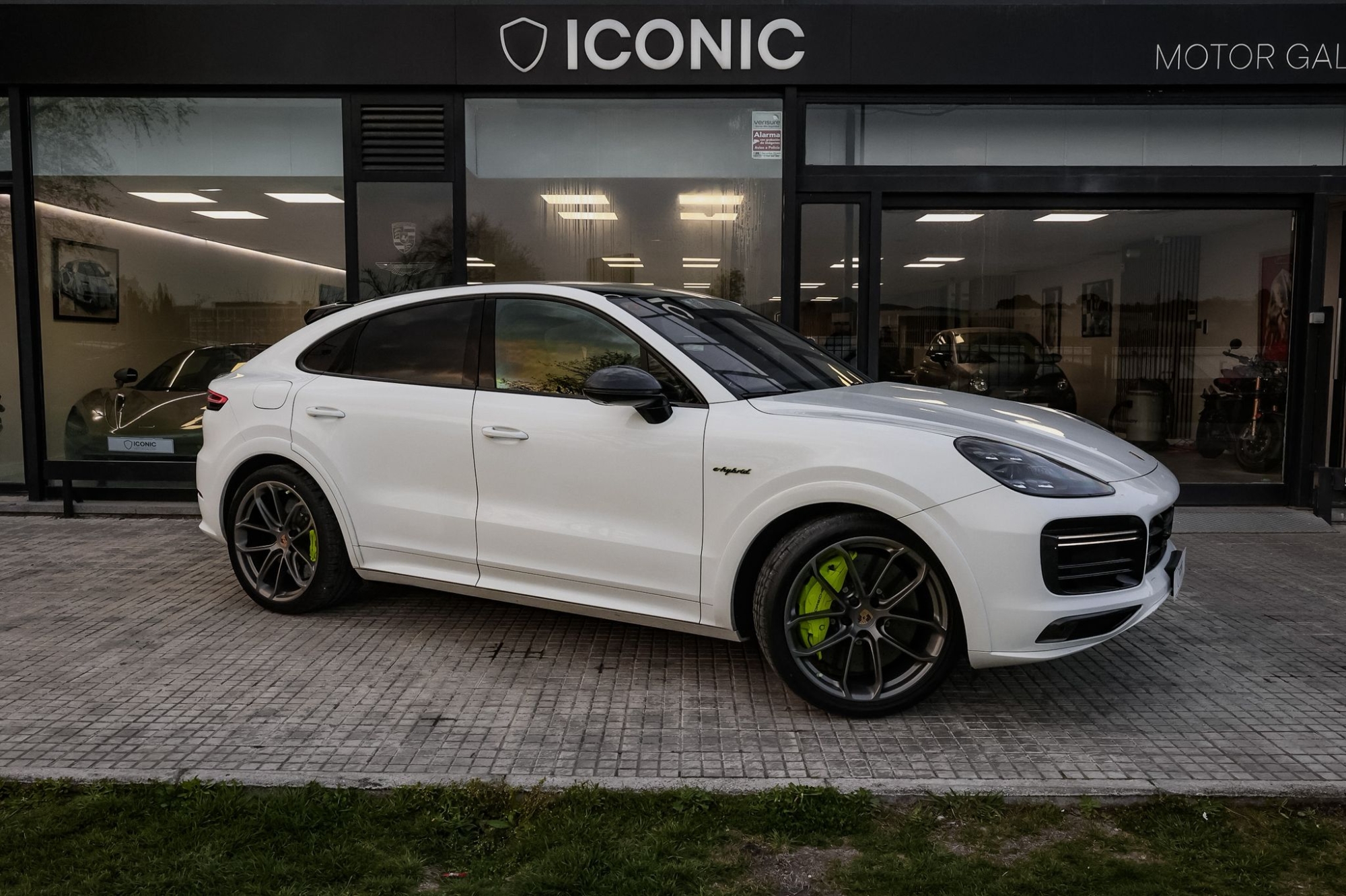 PORSCHE CAYENNE TURBO S E-HYBRID