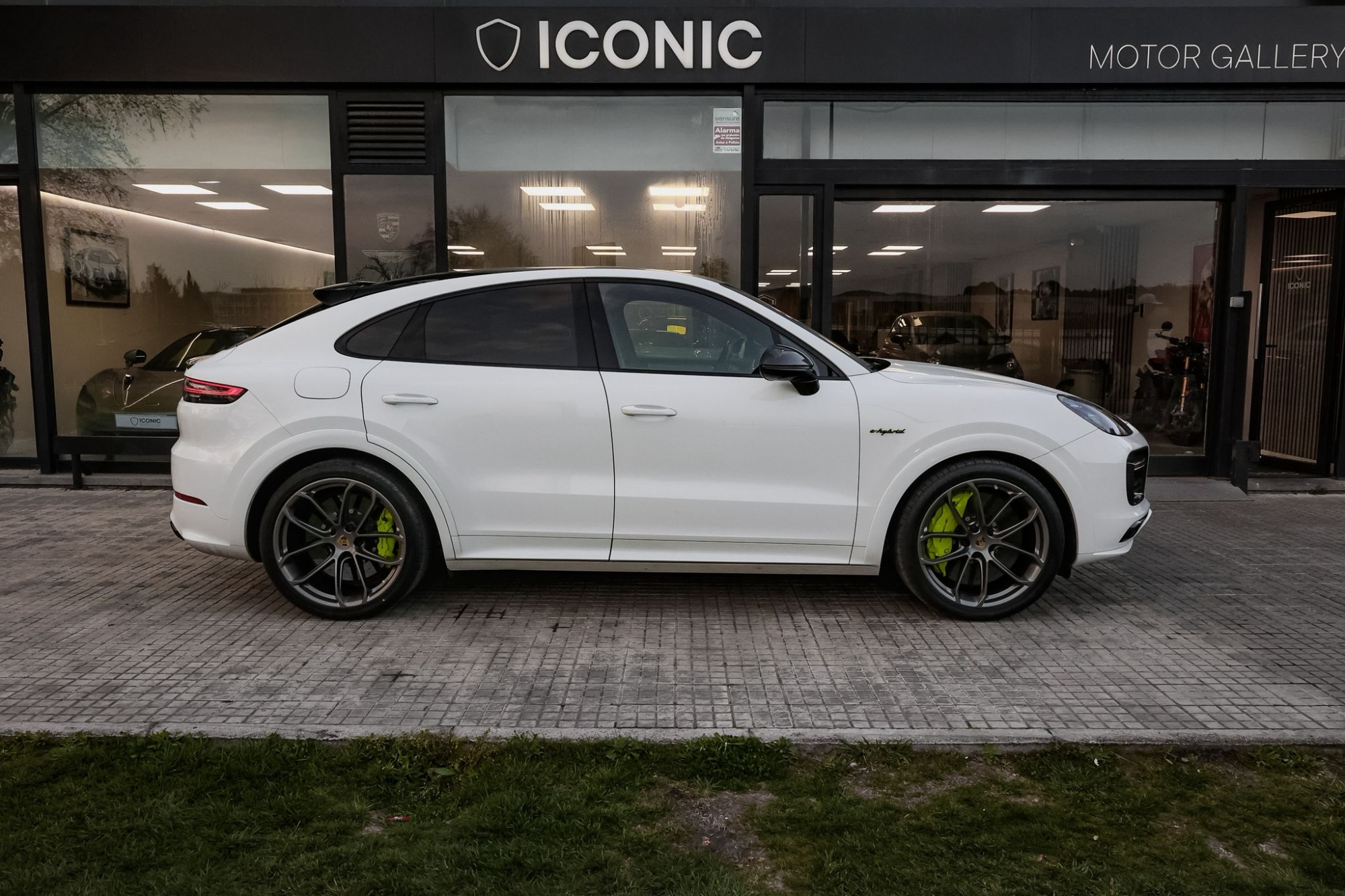 PORSCHE CAYENNE TURBO S E-HYBRID