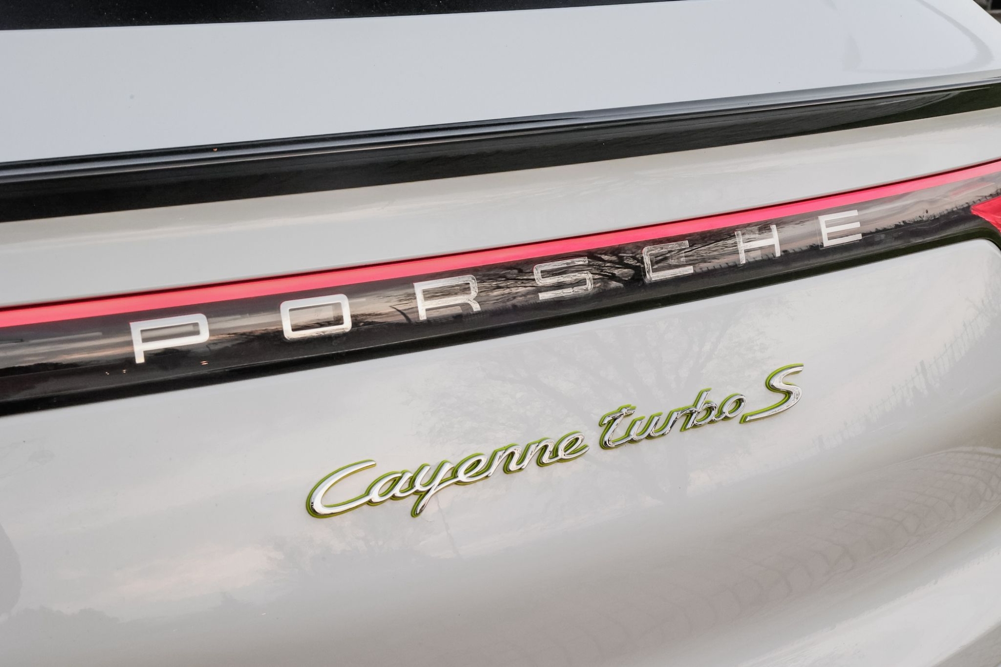 PORSCHE CAYENNE TURBO S E-HYBRID