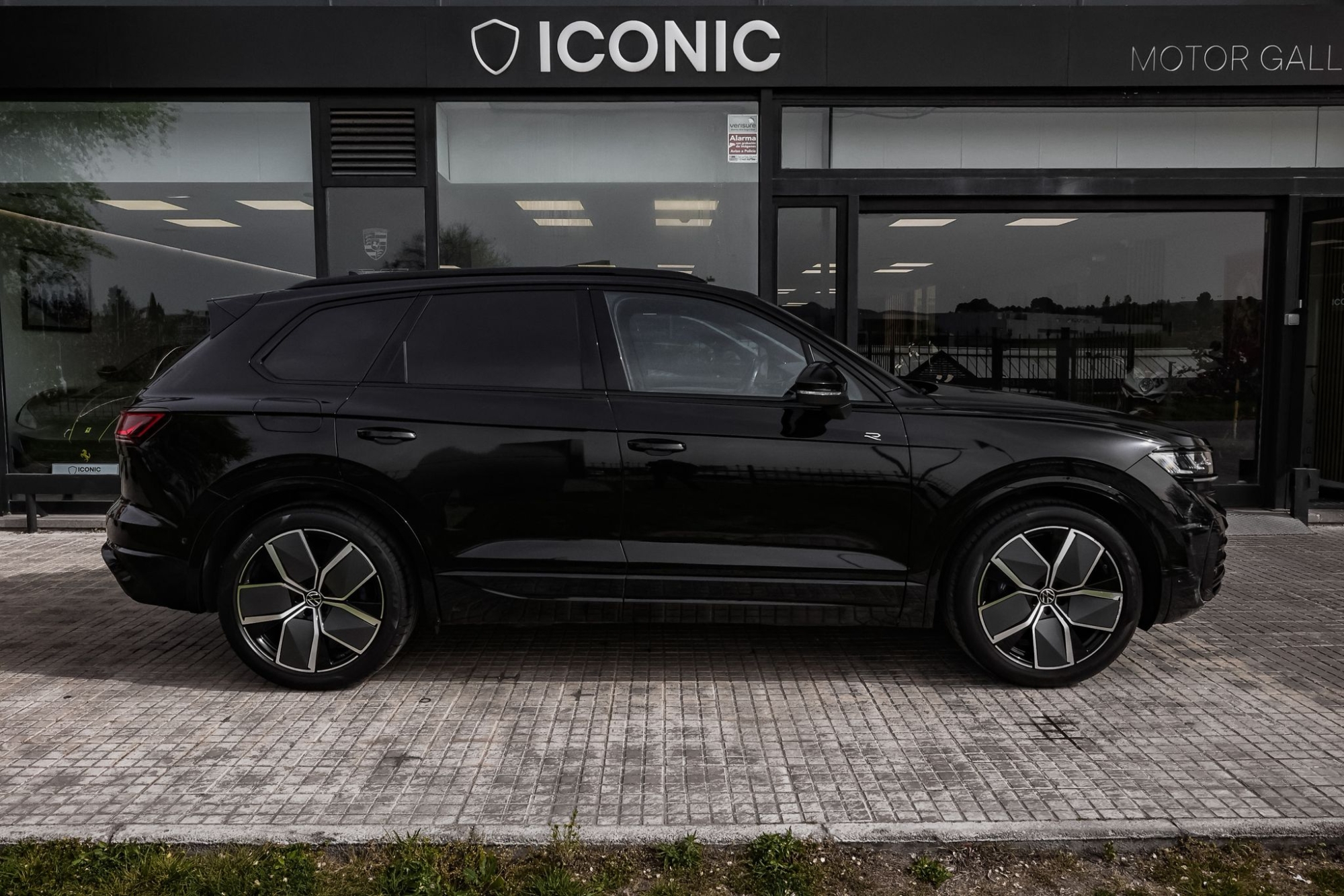 VOLKSWAGEN TOUAREG 3.0 TSI V6 RLINE 4MOTION HIBRYD