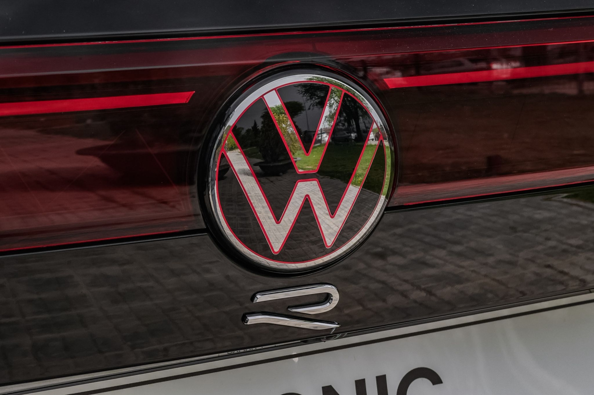 VOLKSWAGEN TOUAREG 3.0 TSI V6 RLINE 4MOTION HIBRYD