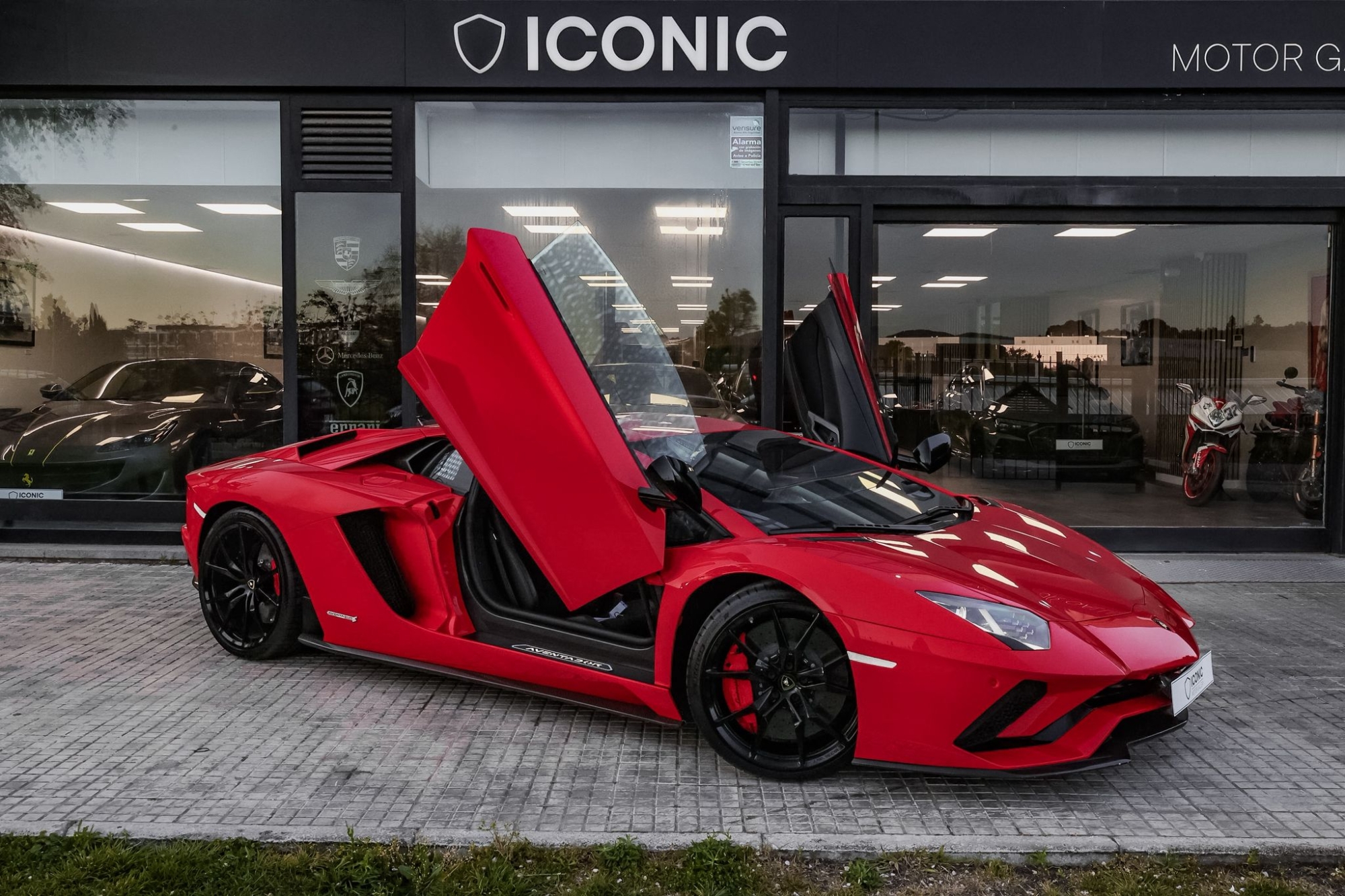 LAMBORGHINI AVENTADOR S