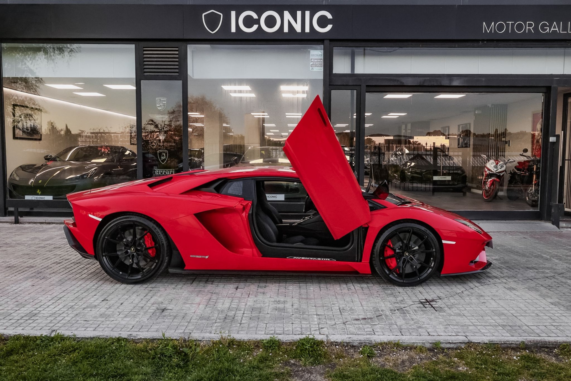 LAMBORGHINI AVENTADOR S