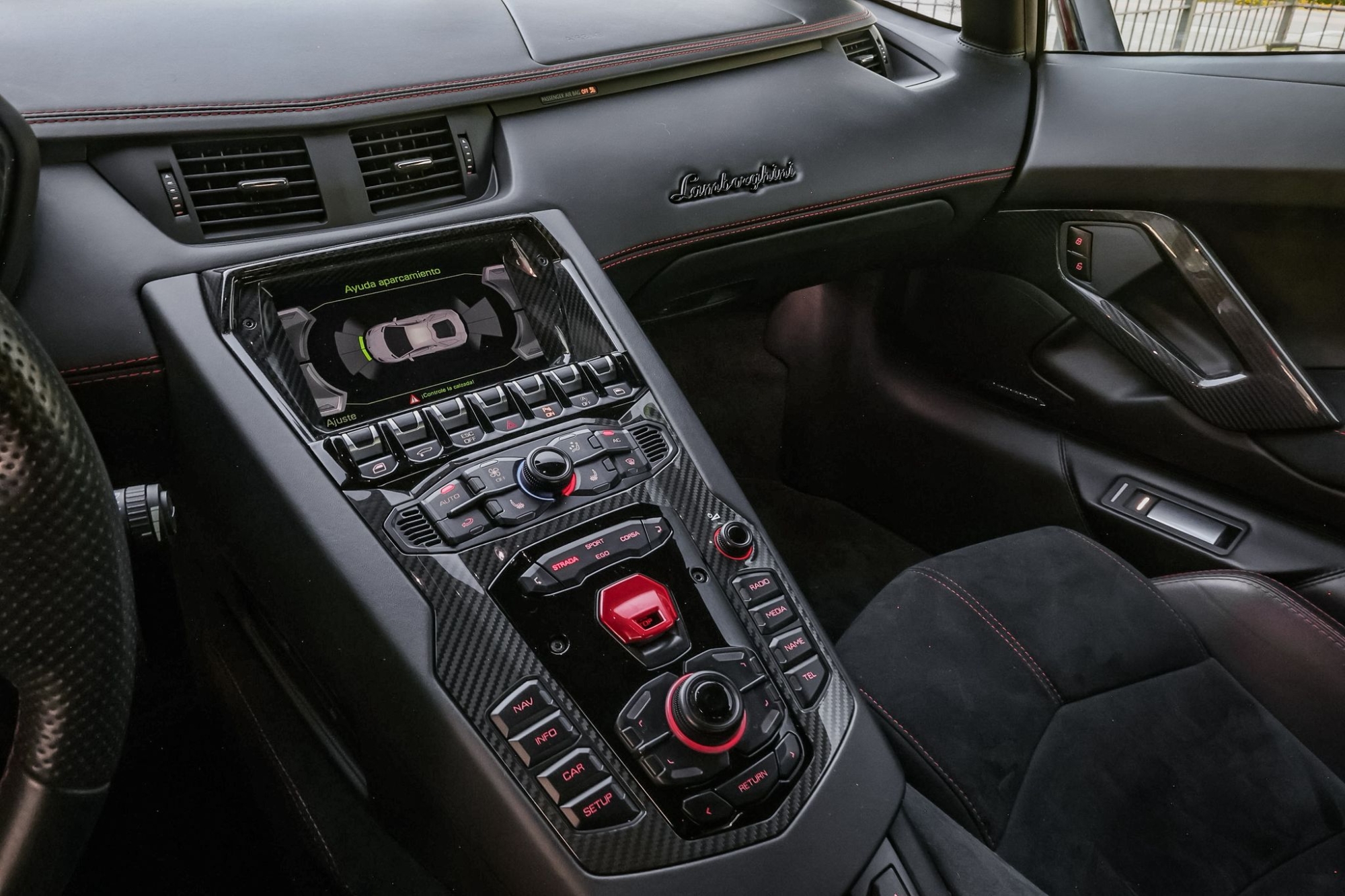 LAMBORGHINI AVENTADOR S