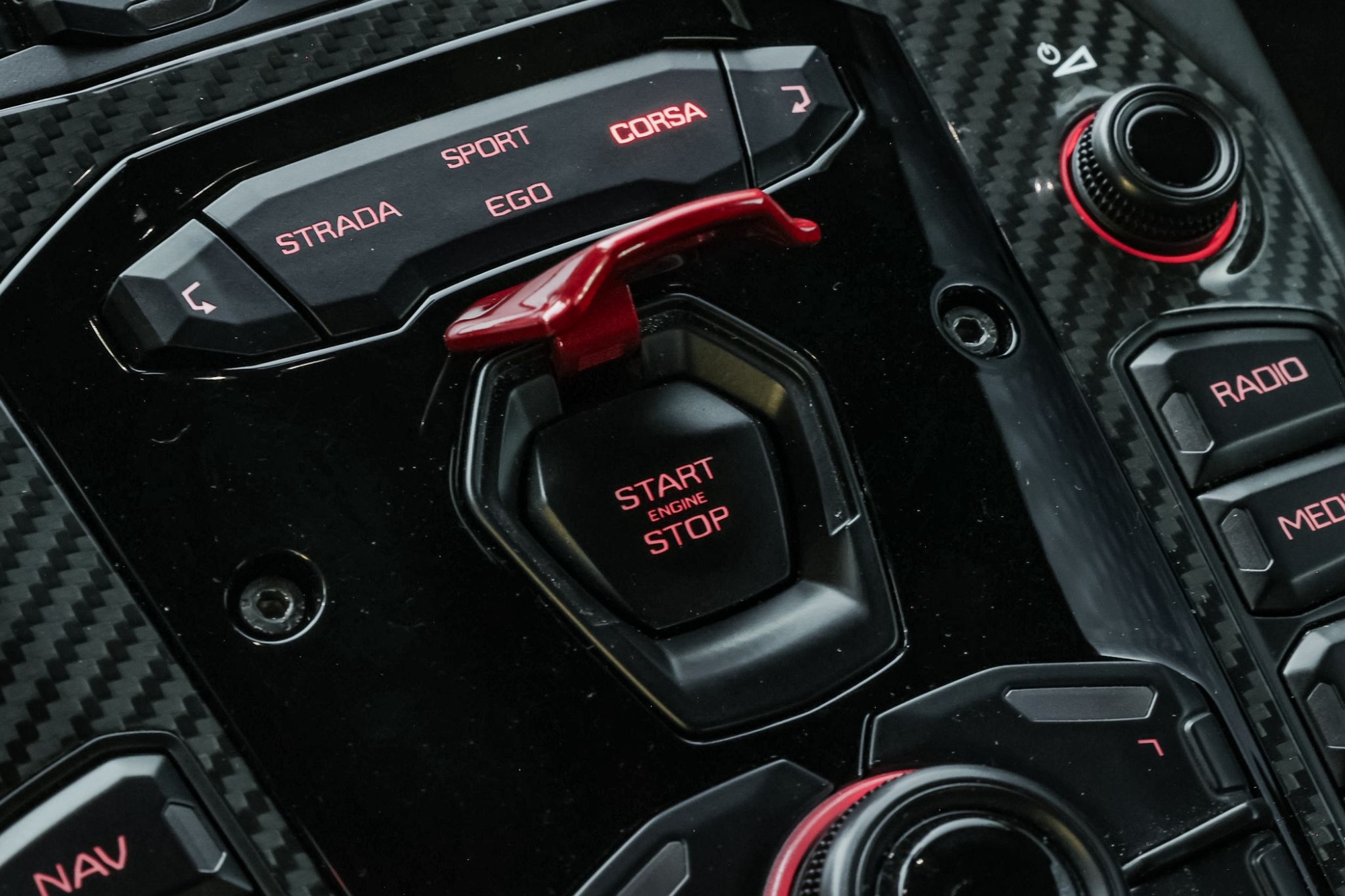 LAMBORGHINI AVENTADOR S