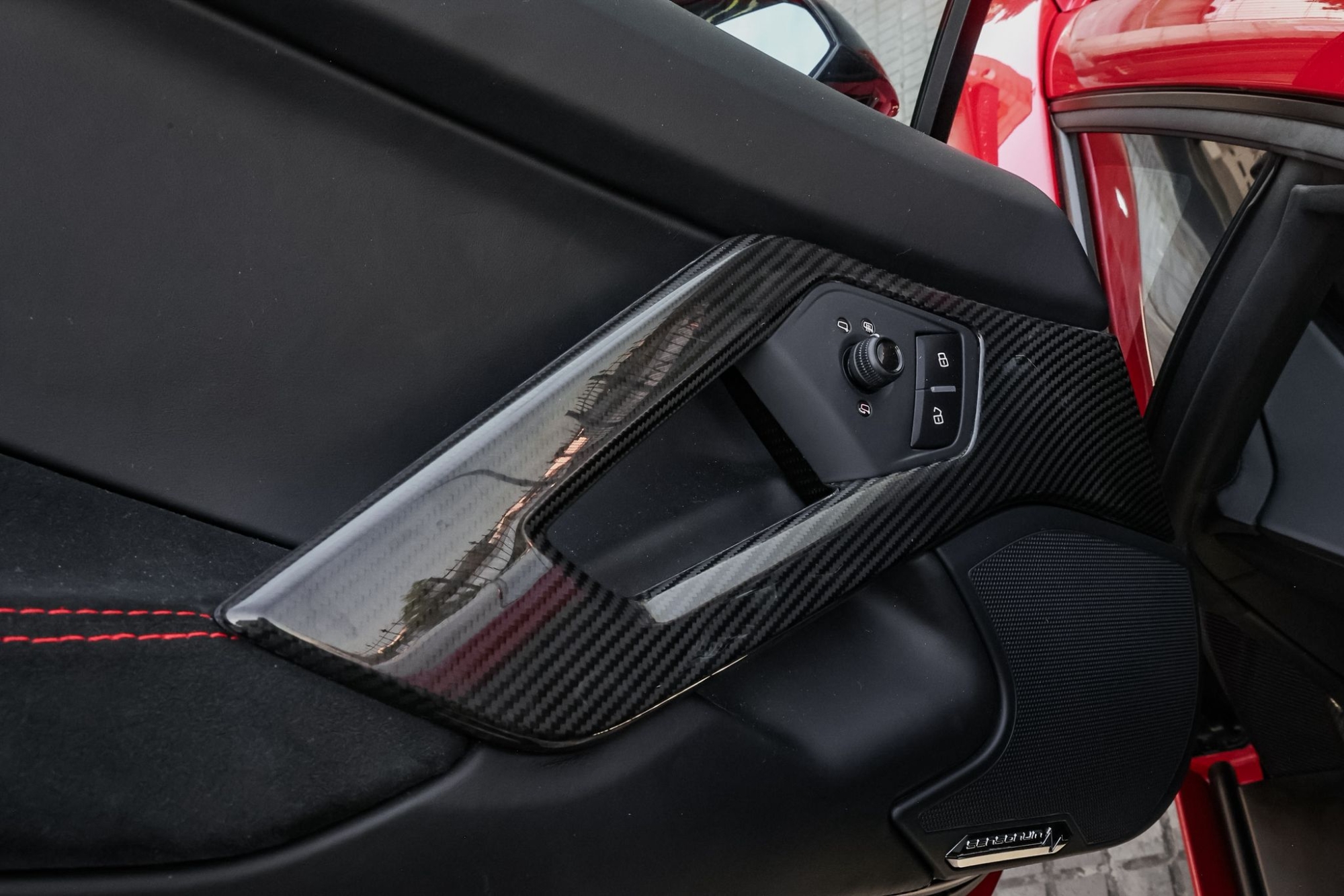 LAMBORGHINI AVENTADOR S