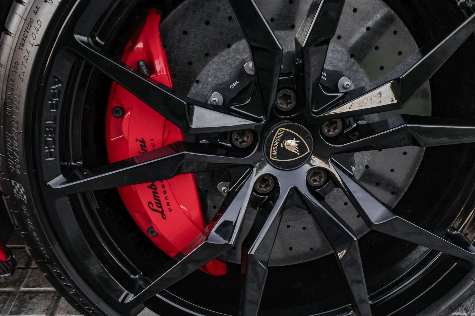 LAMBORGHINI AVENTADOR S