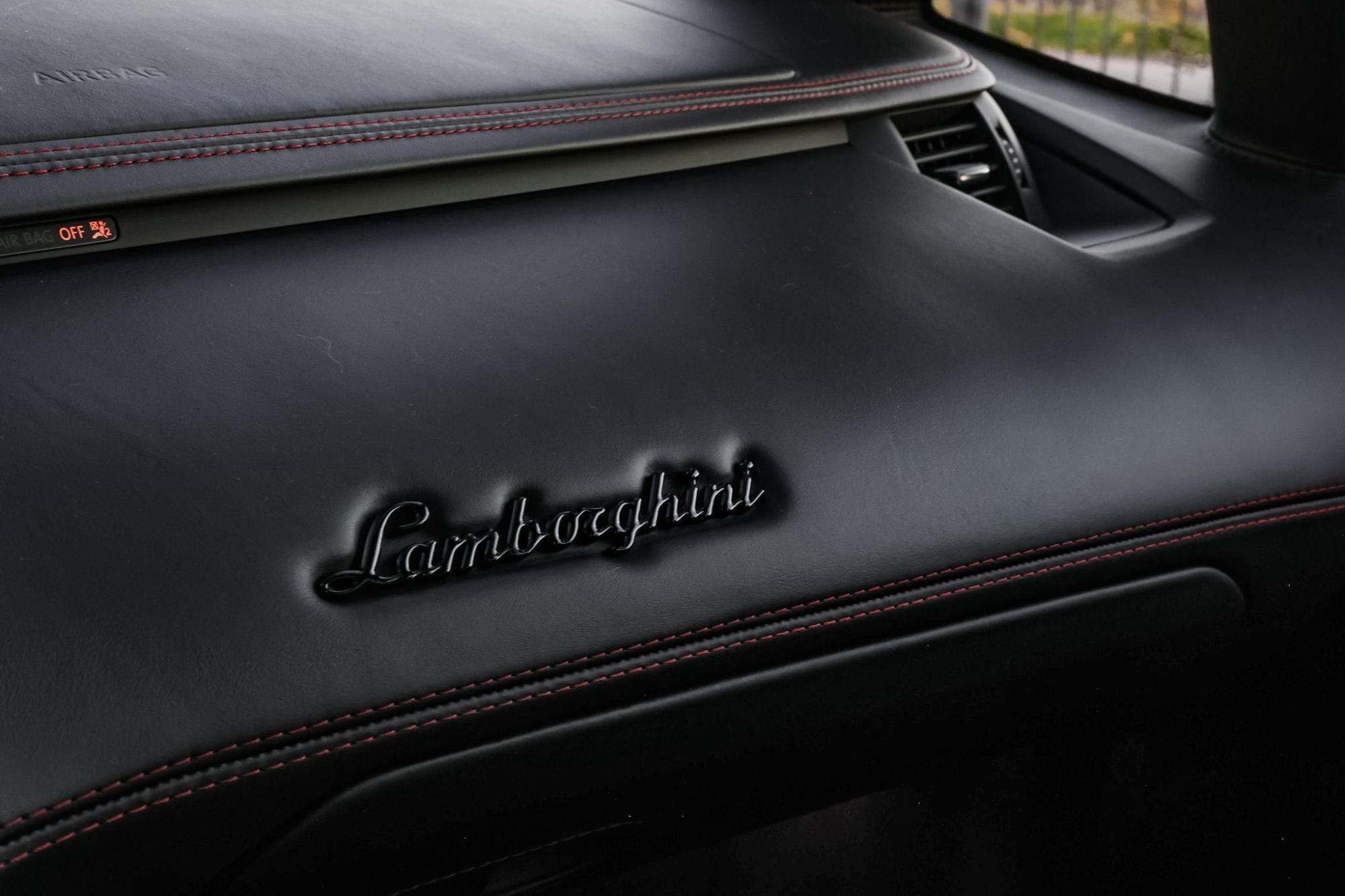 LAMBORGHINI AVENTADOR S