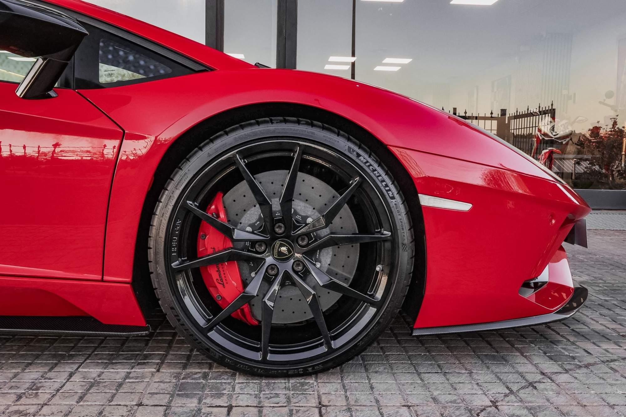 LAMBORGHINI AVENTADOR S