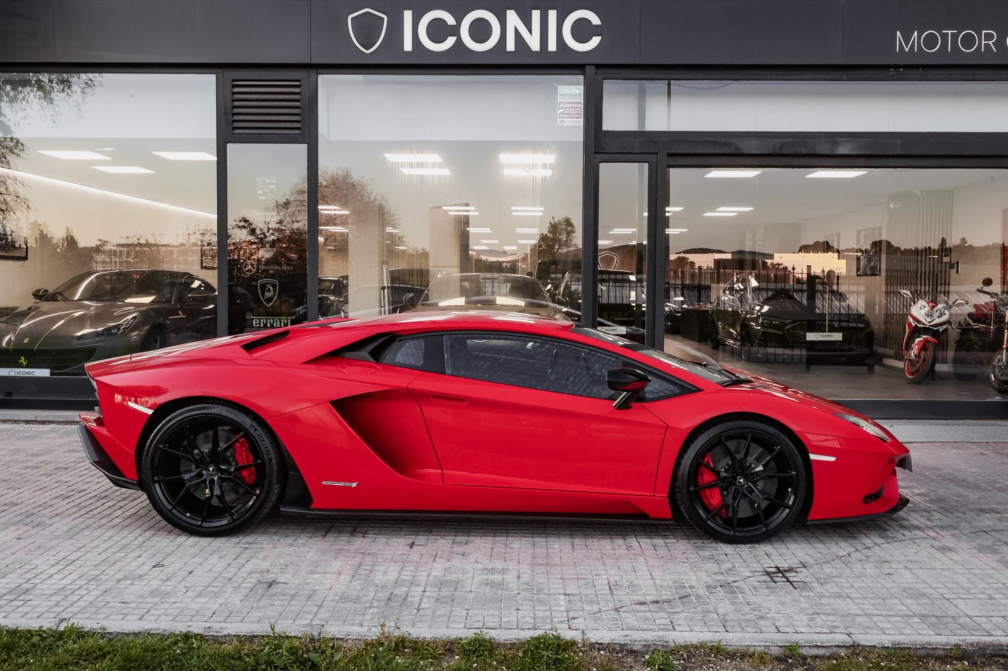 LAMBORGHINI AVENTADOR S