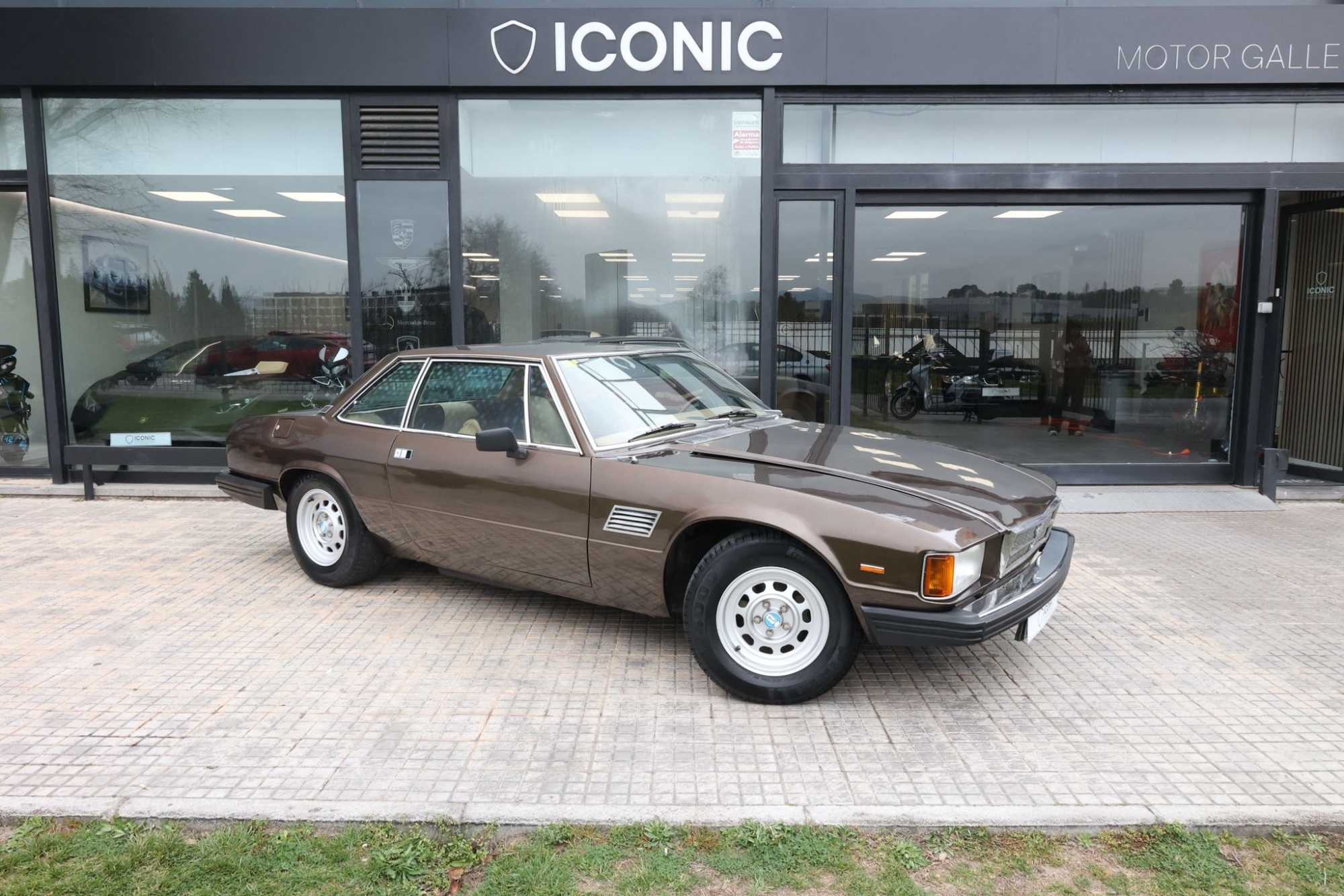 DE TOMASO LONGCHAMPS