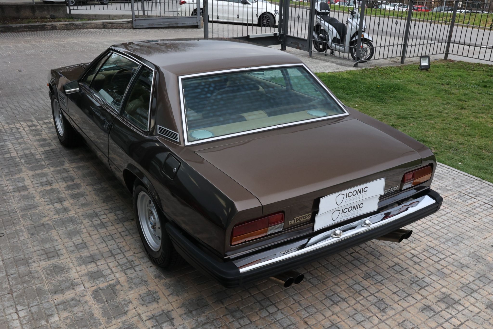 DE TOMASO LONGCHAMPS