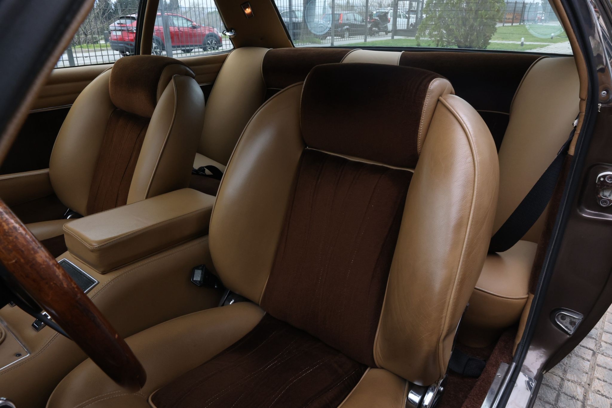 DE TOMASO LONGCHAMPS