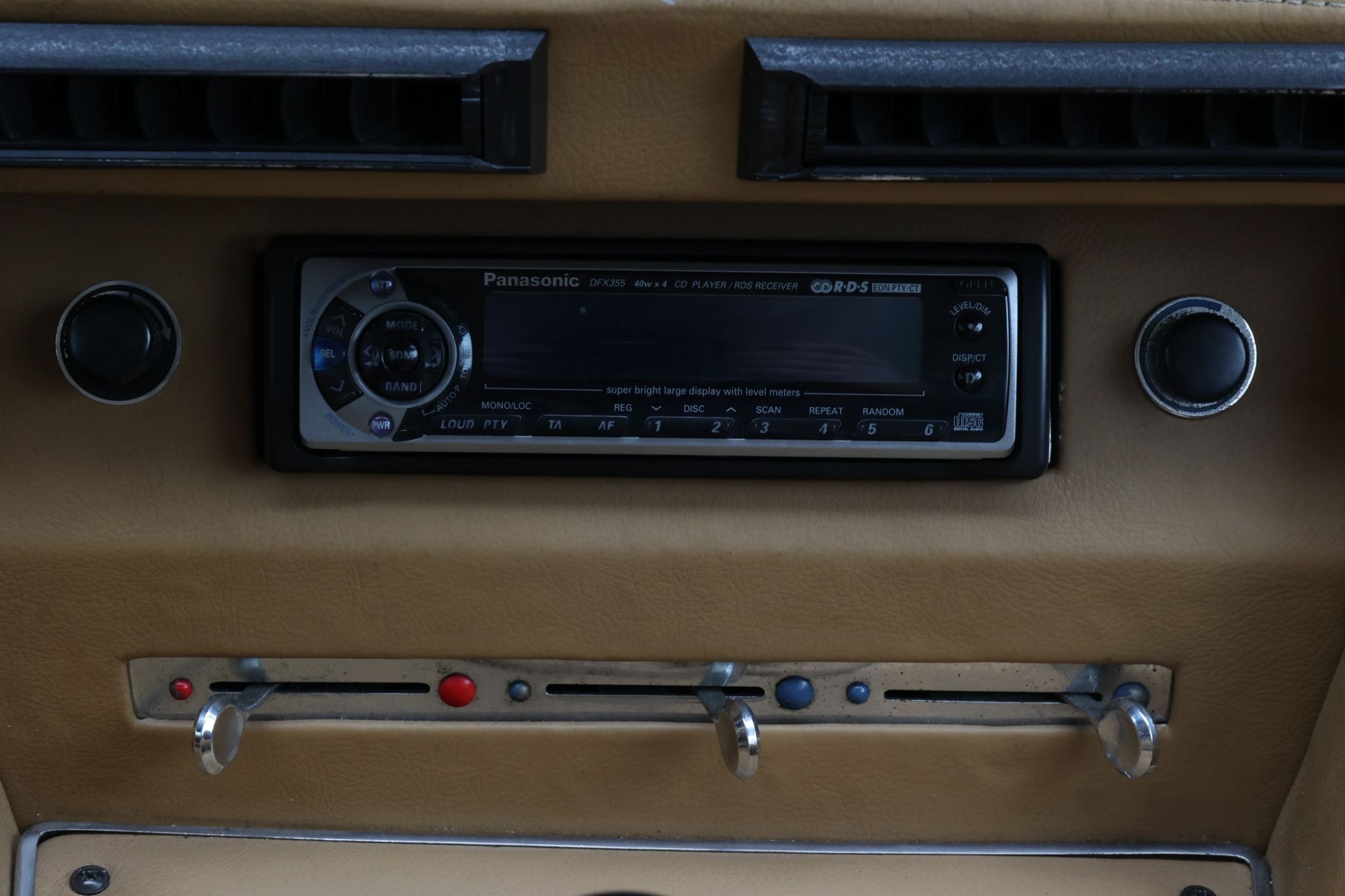 DE TOMASO LONGCHAMPS